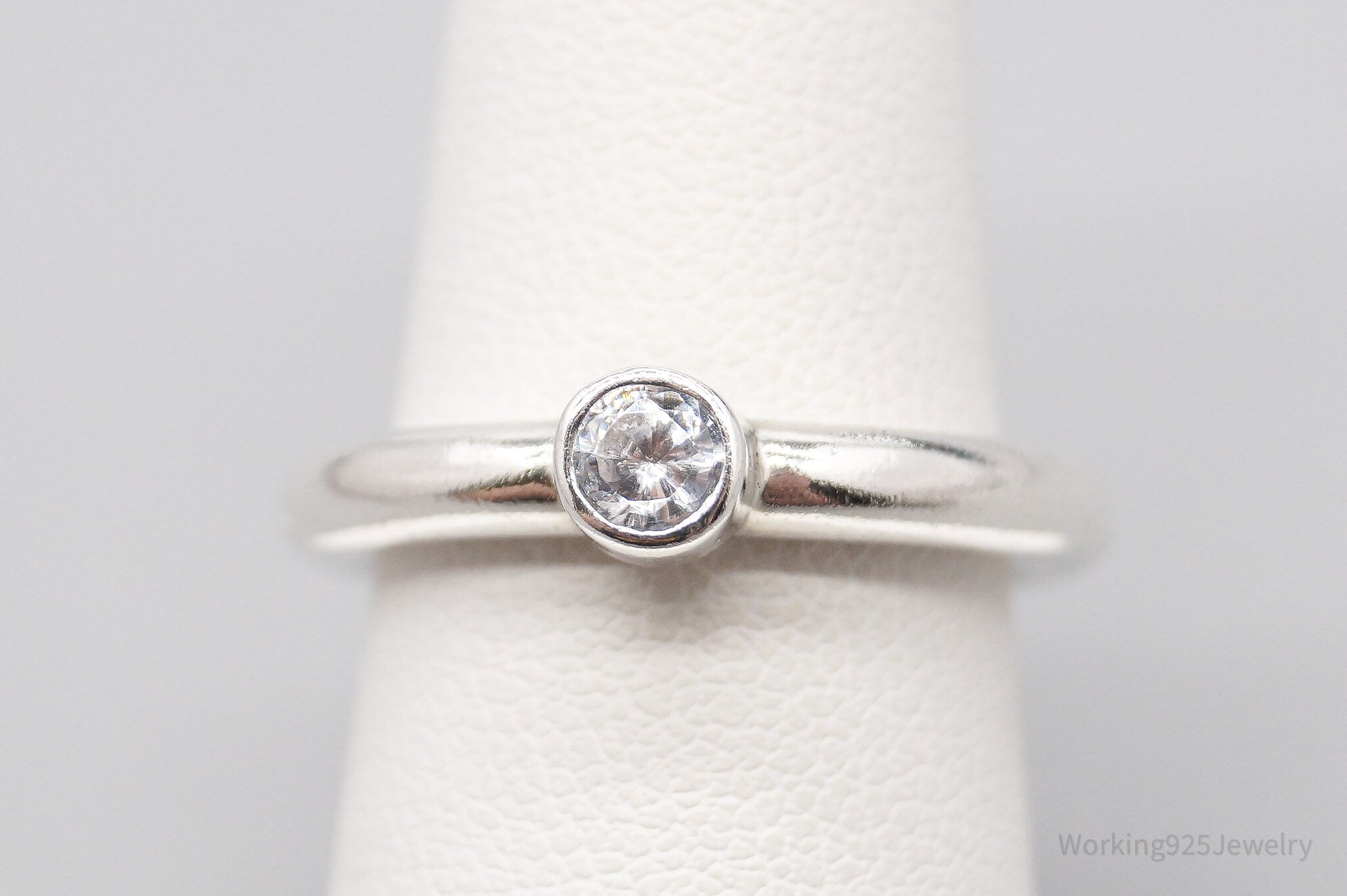 Vintage Cubic Zirconia Silver Rounded Band Ring - Size 6.5