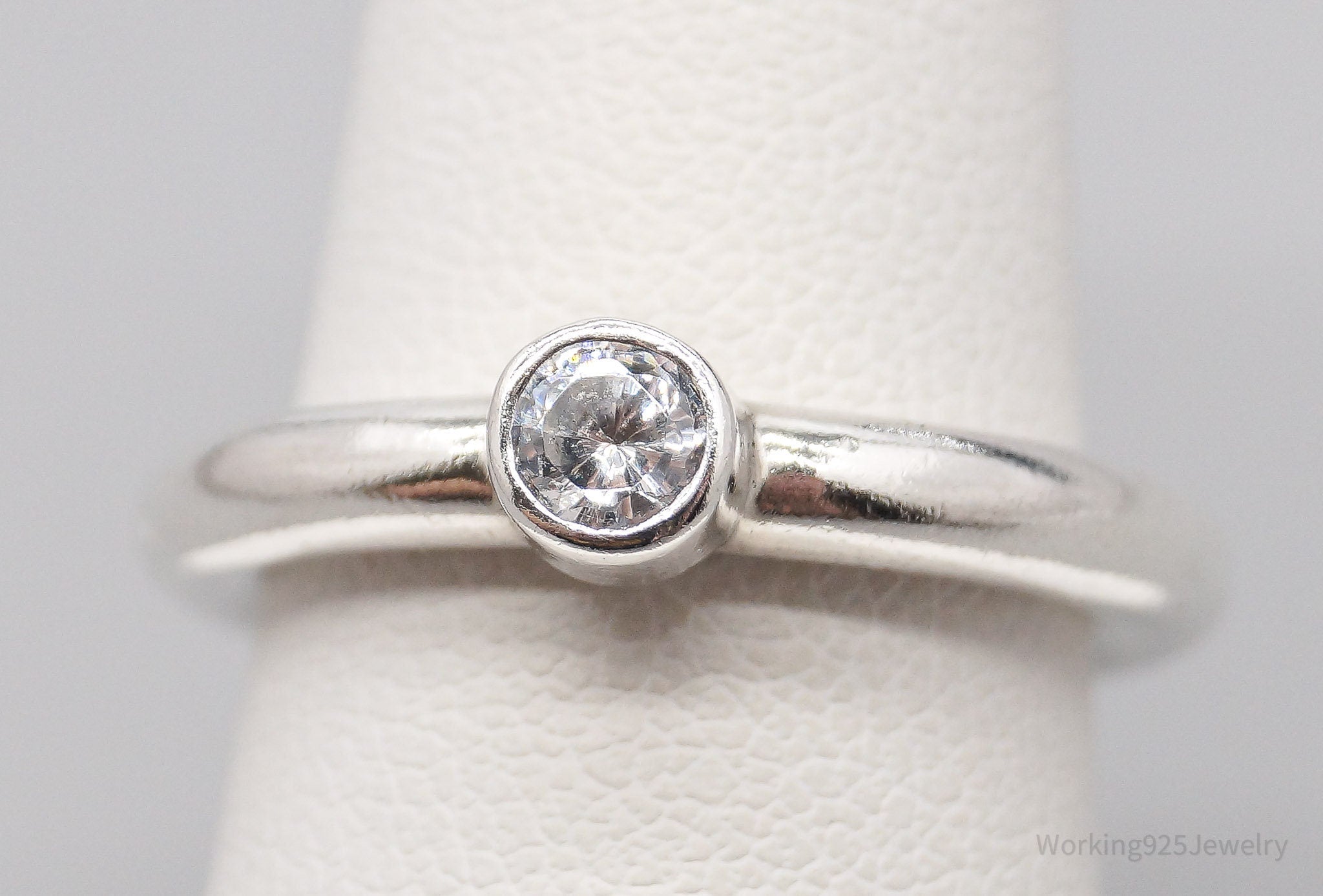 Vintage Cubic Zirconia Silver Rounded Band Ring - Size 6.5