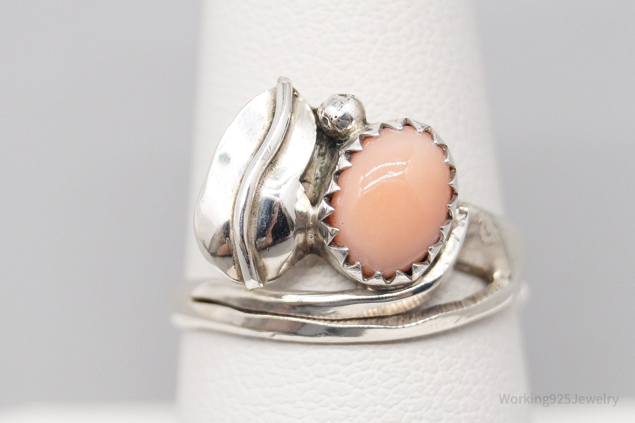 Vintage Native American Pink Coral Sterling Silver Ring - Size 8.25