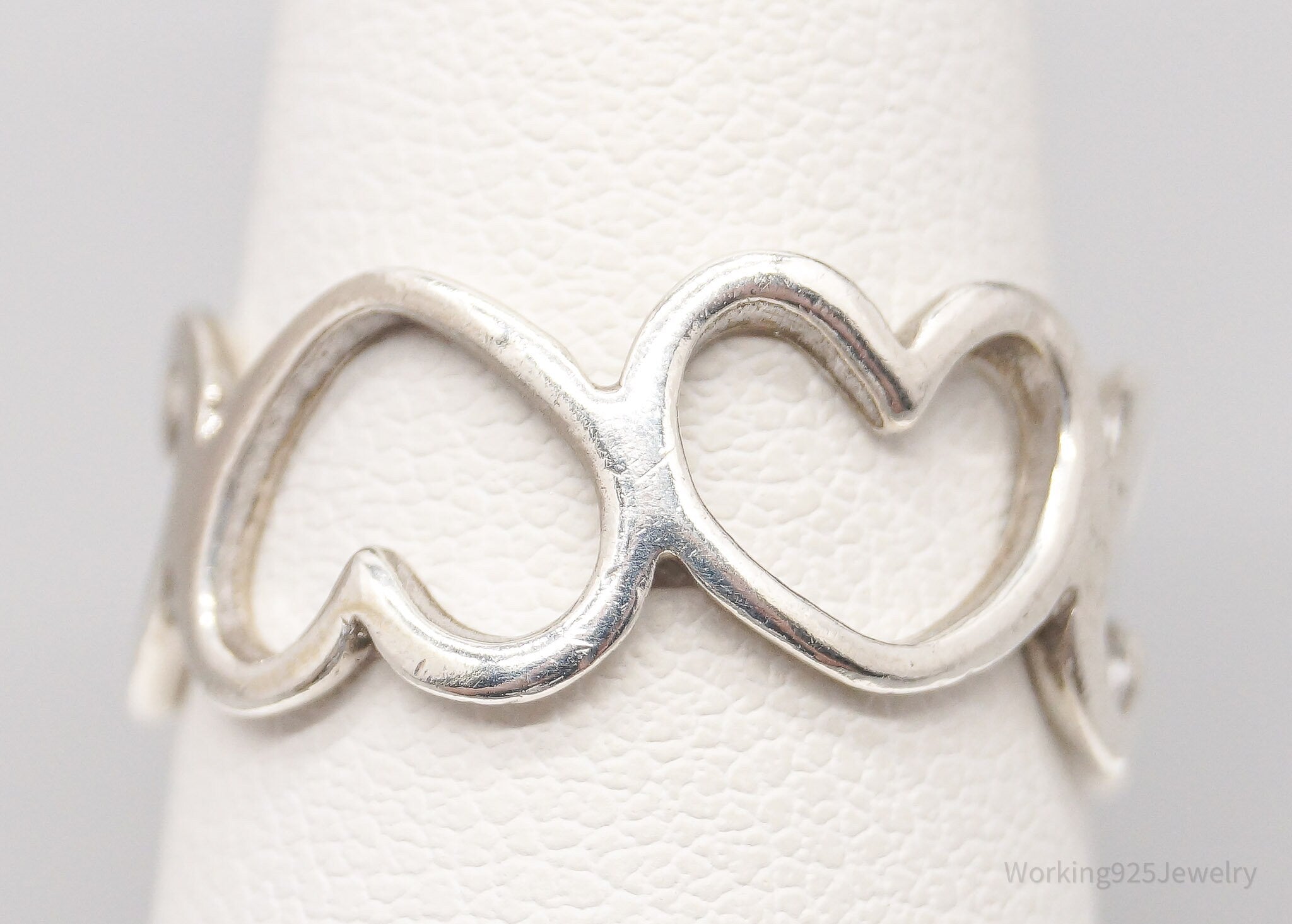 Vintage Hearts Pattern Sterling Silver Band Ring - Size 7.5