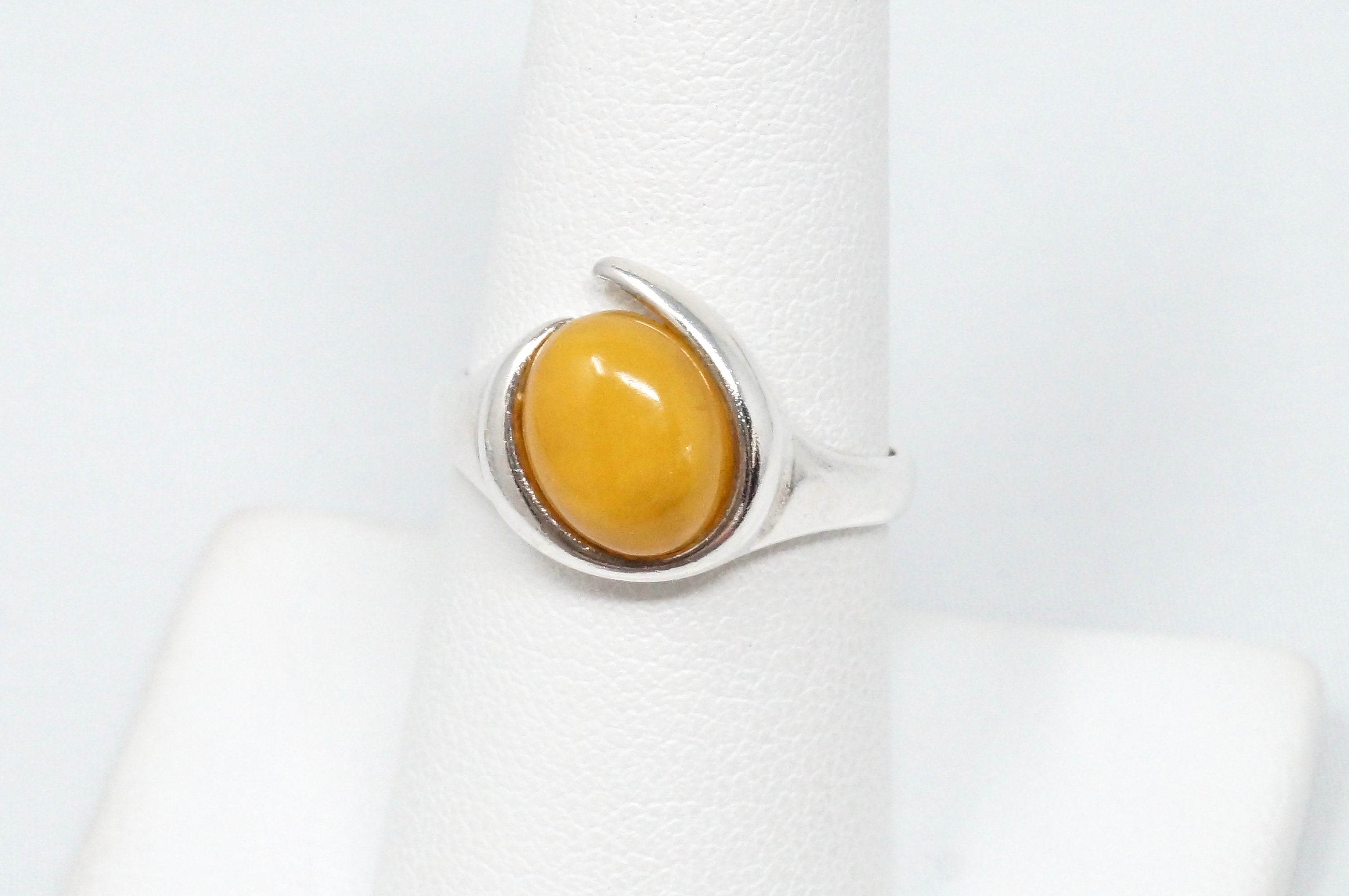Vintage Modernist Minimalist Style Orange Amber Sterling Silver Ring - Size 7.5