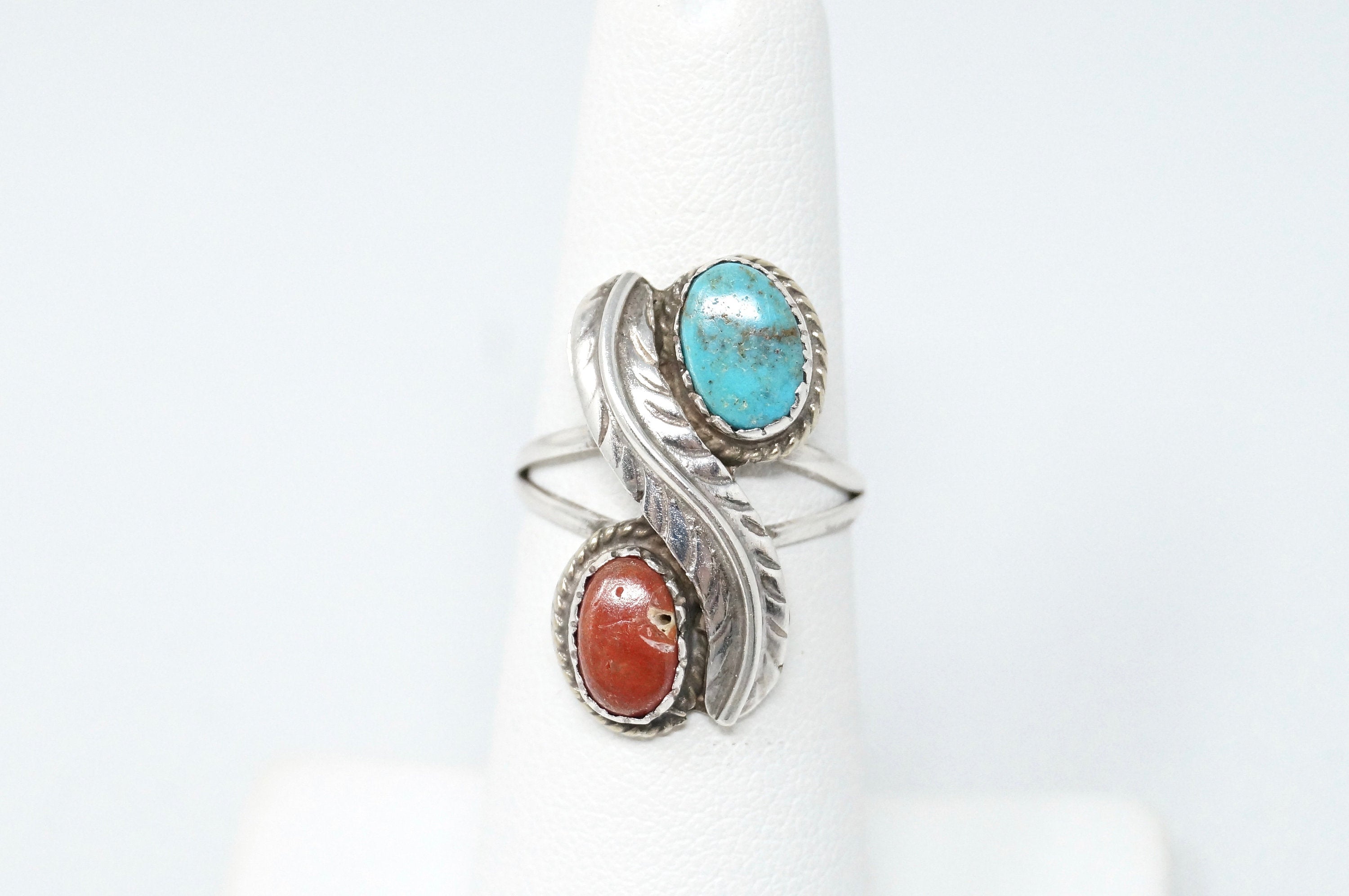 Vtg Southwestern Unsigned Turquoise Coral Feather Sterling Silver Ring Sz 5.5