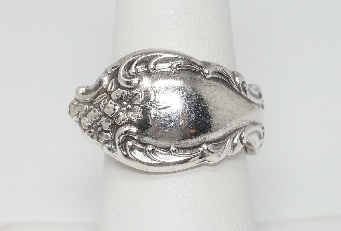 Vintage Oneida "Heirloom" Sterling Silver Floral Pattern Spoon Ring - Size 7.25