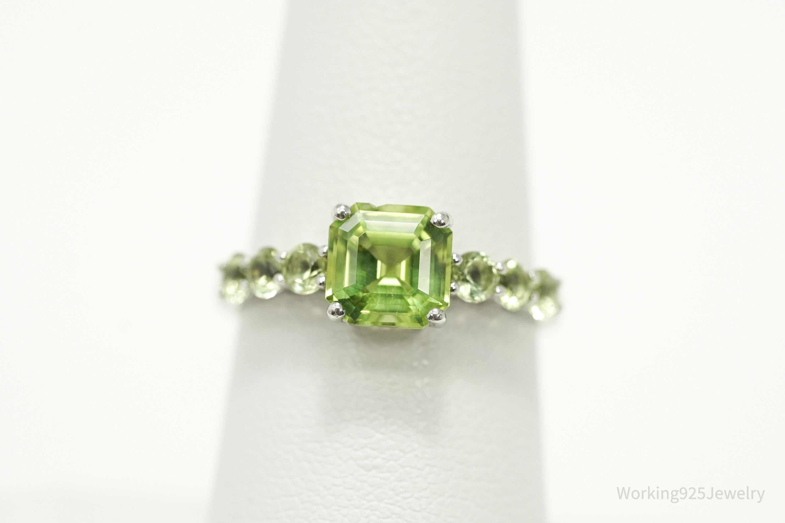 Vintage Green Peridot Sterling Silver Ring - Size 7