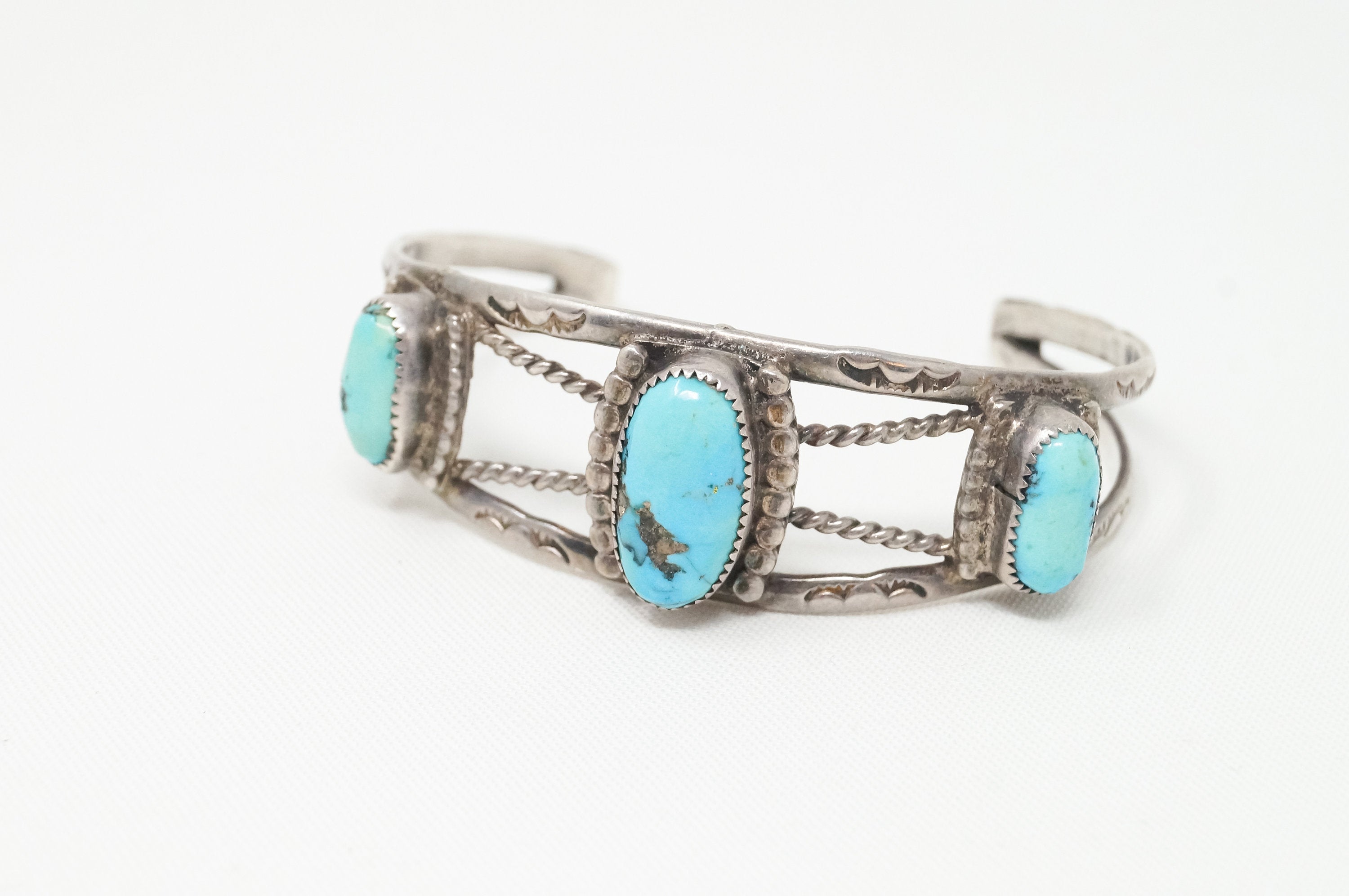 Vintage Native American Unsigned Turquoise Sterling Silver Cuff Bracelet