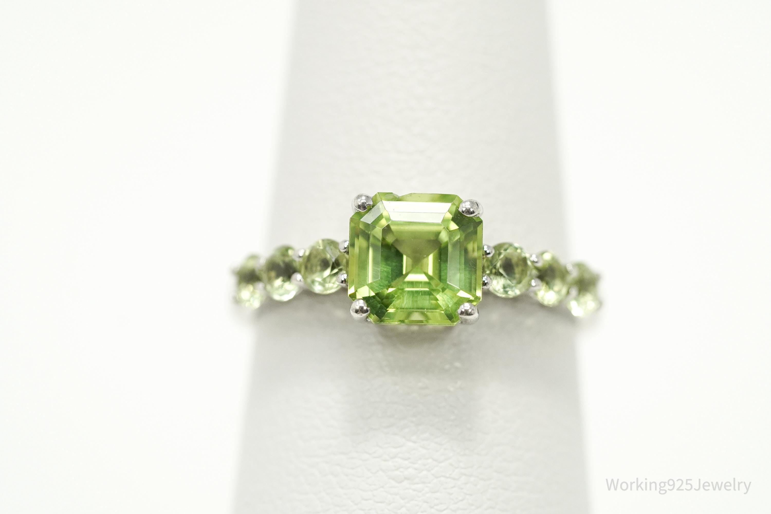 Vintage Green Peridot Sterling Silver Ring - Size 7