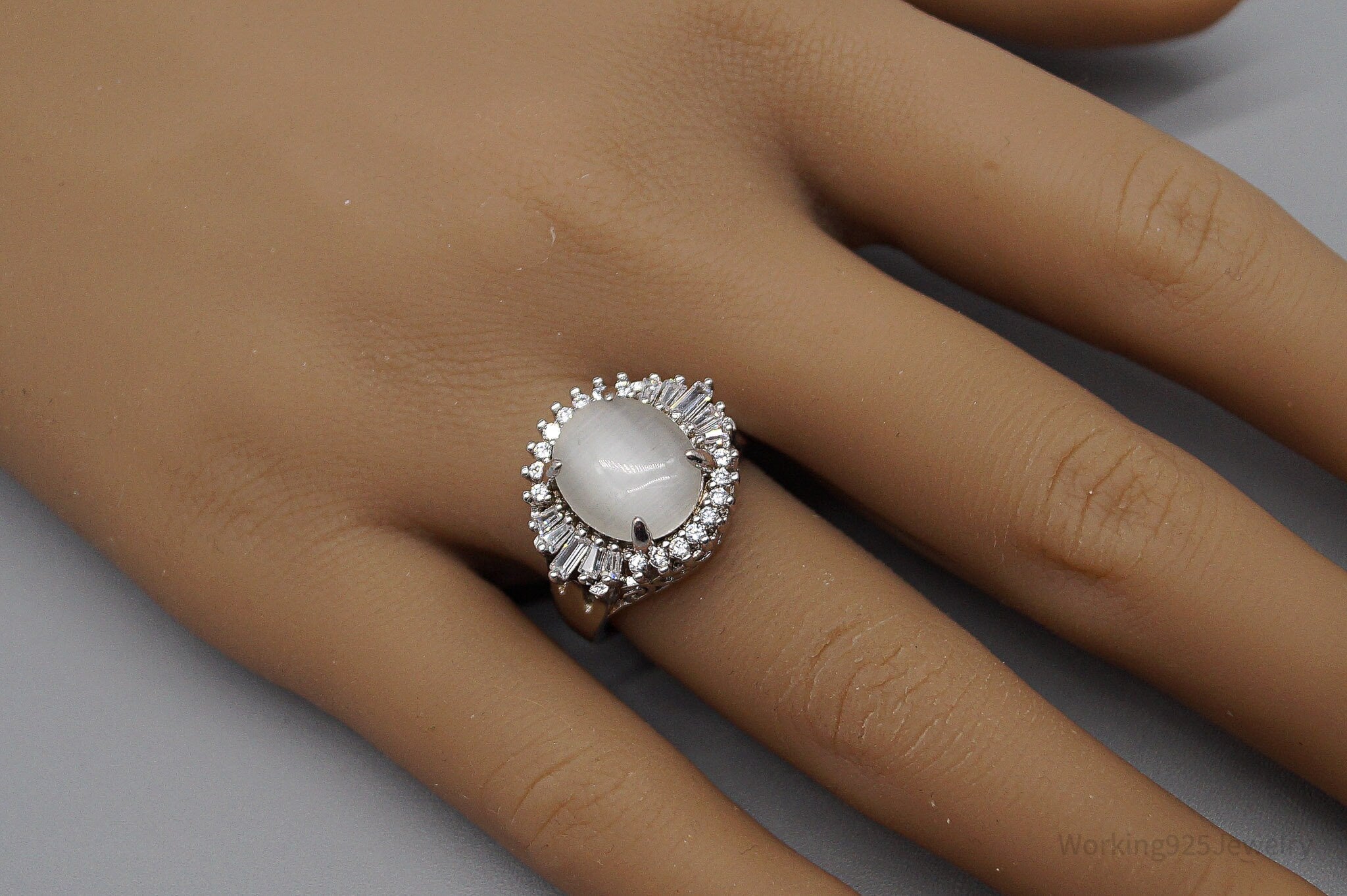 Vintage Cats Eye & Cubic Zirconia Sterling Silver Ring Size 7