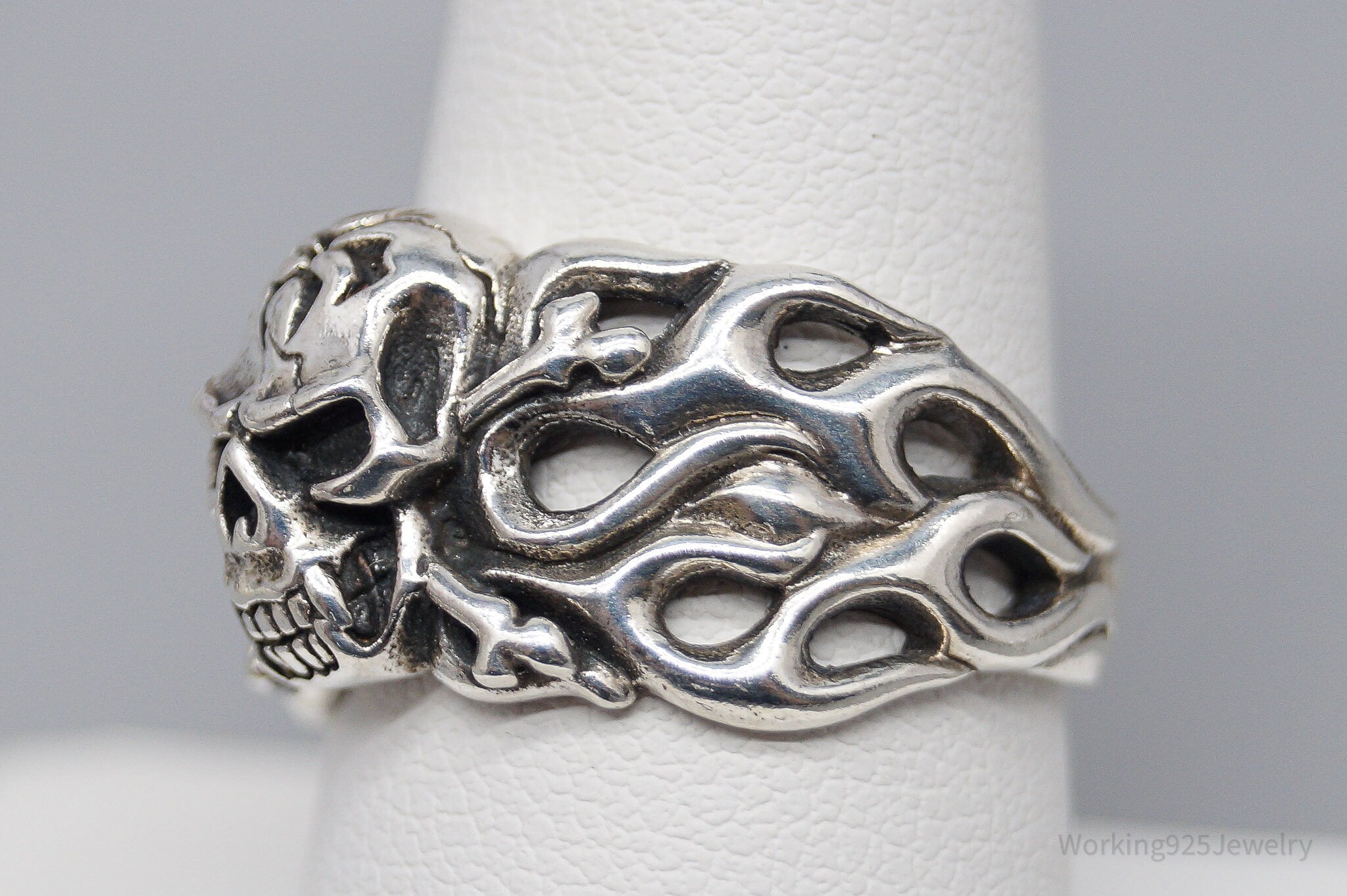 Vintage Detailed Flaming Skull & Cross Bones Sterling Silver Ring - Size 8.75