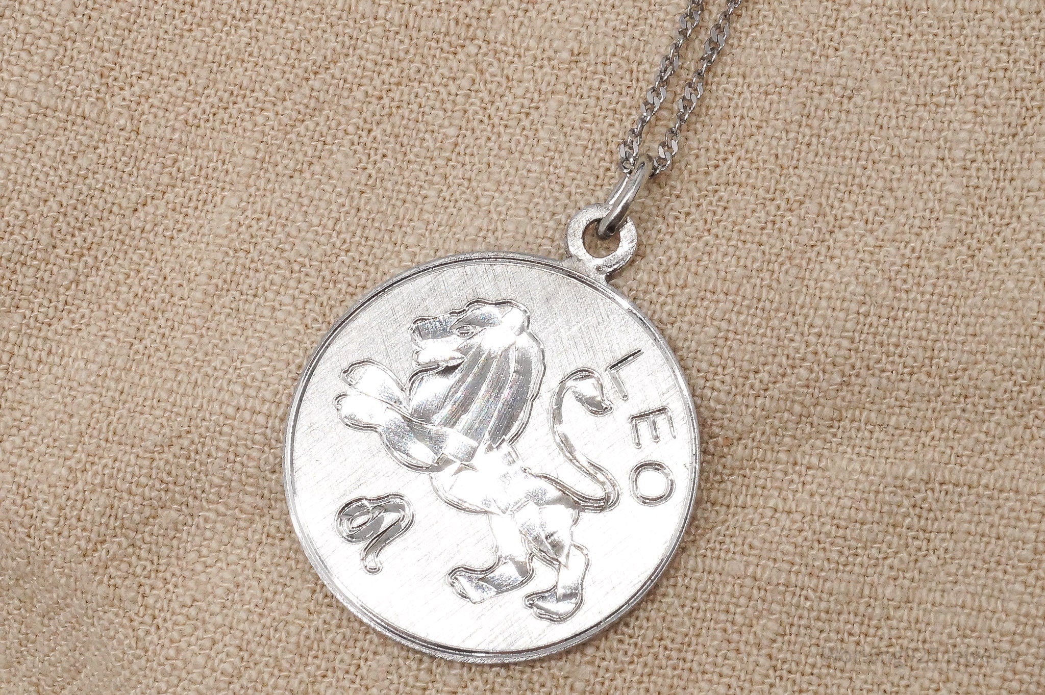 Vintage Wells Leo Sterling Silver Necklace 18"