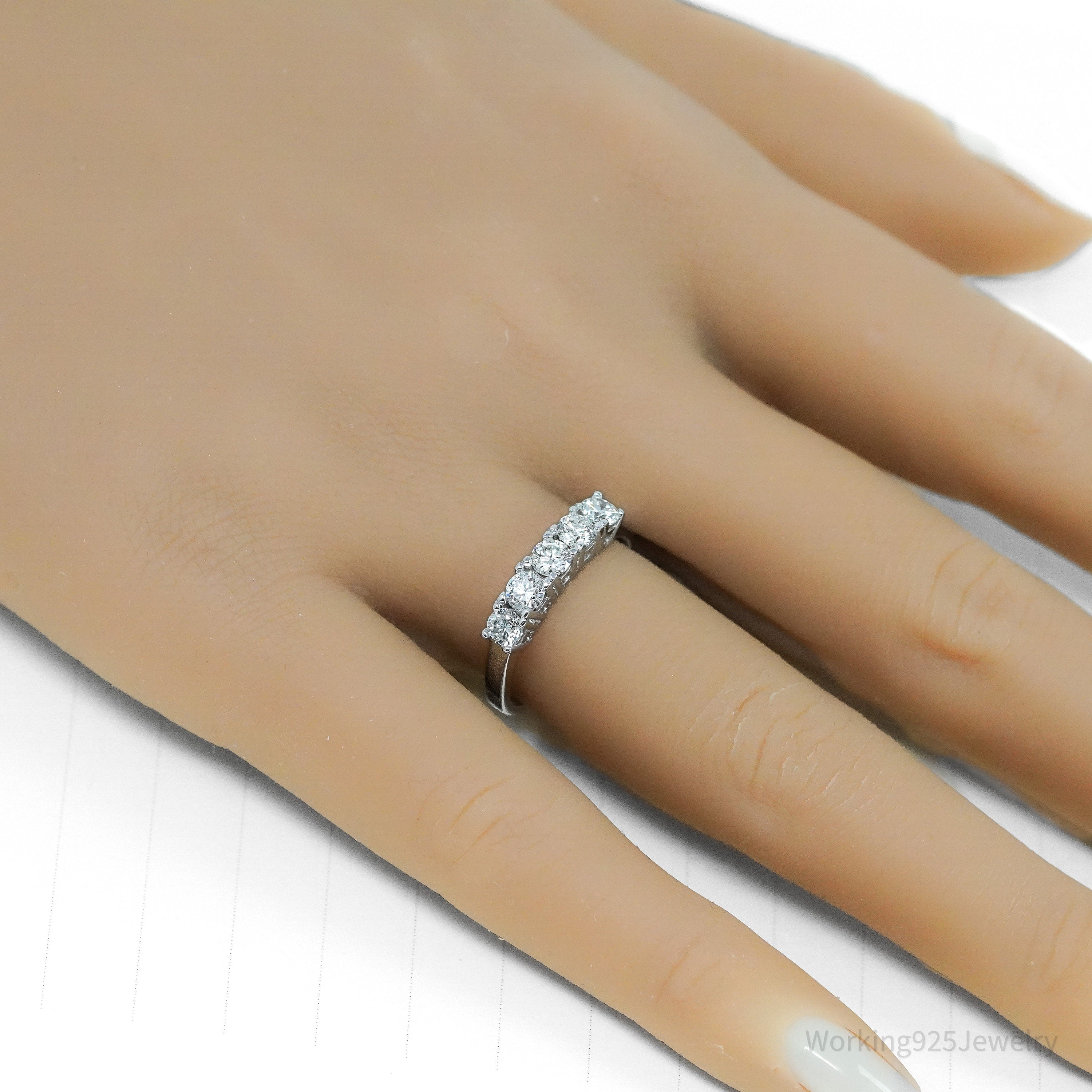 14K White Gold & Diamond Ring - Size 7