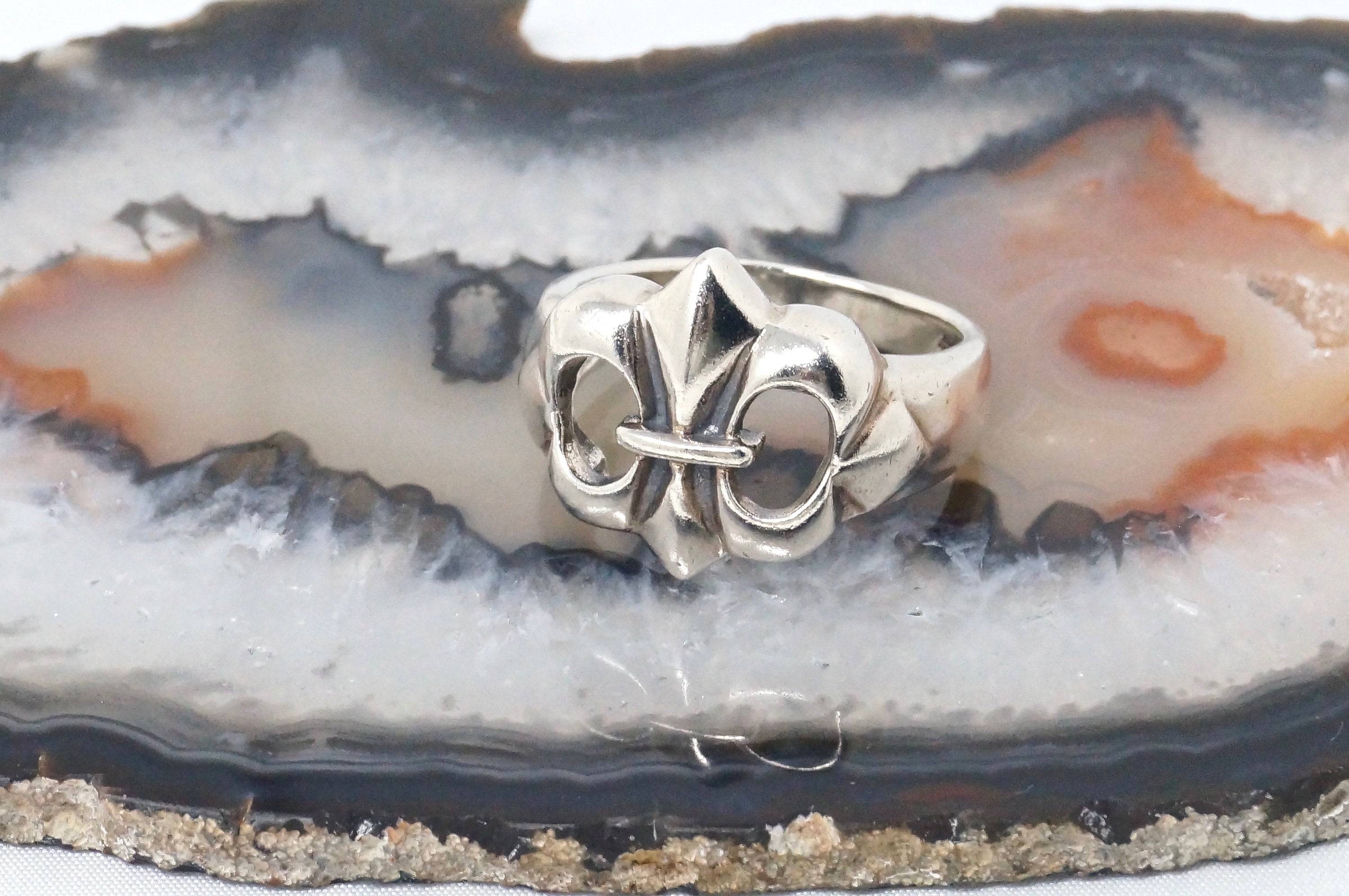 Lovely Vintage Royal Fleur De Lis Sterling Silver Ring - Size 7.75 -775531364