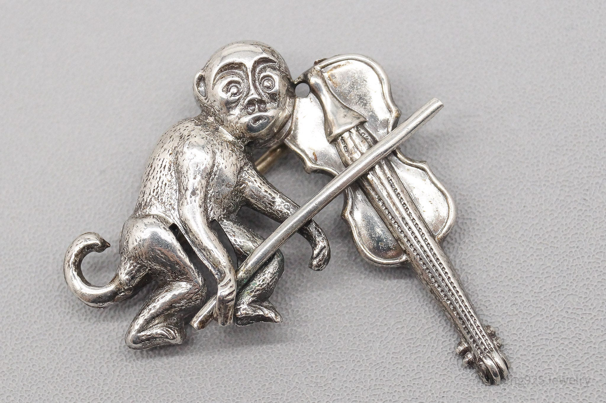 Vintage Designer Beau Rare Monkey Playing Violin Sterling Silver Brooch Pin