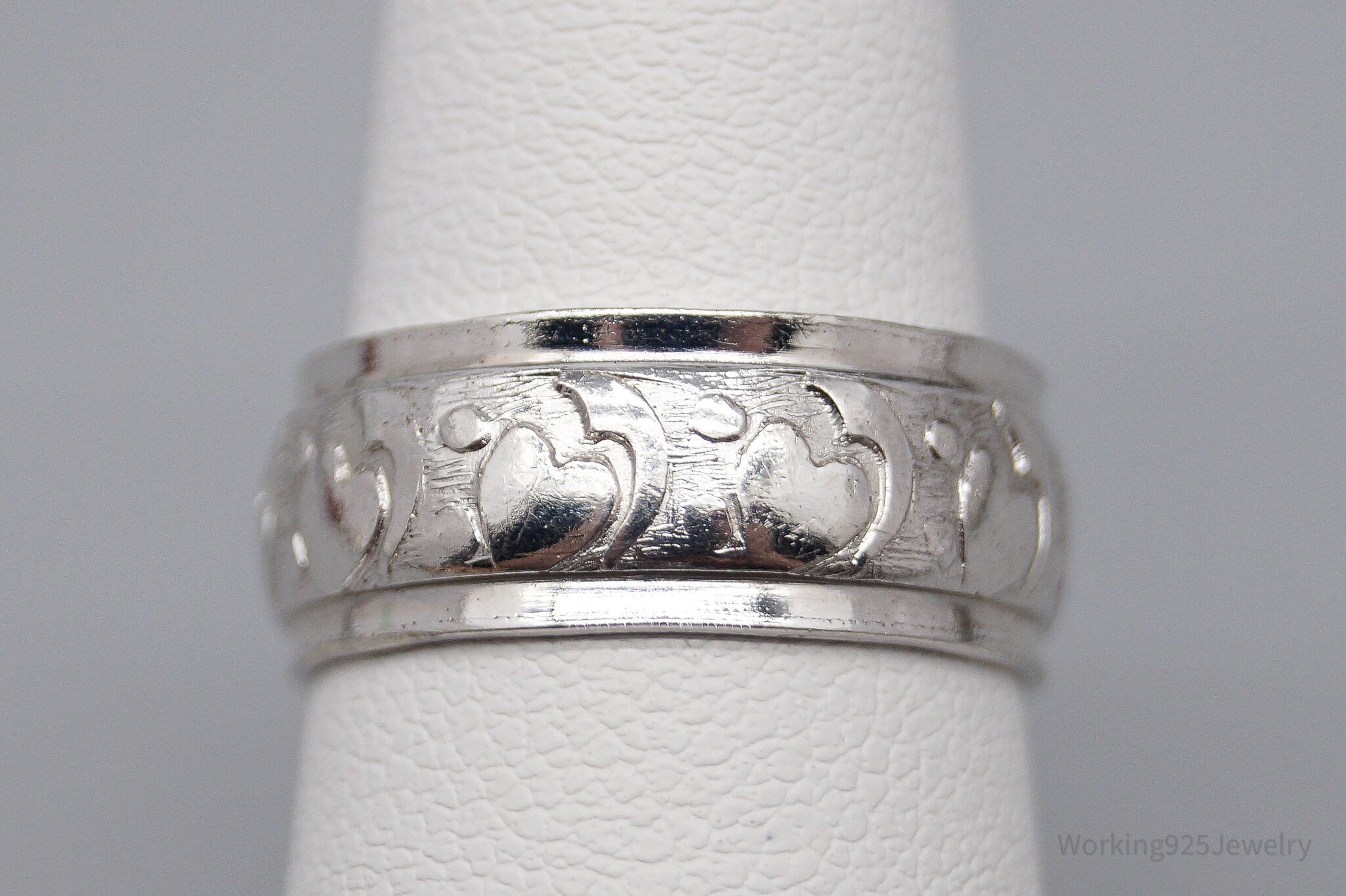 1940s Vintage Schlang Co Hearts Patter Sterling Silver Band Ring - Size 6