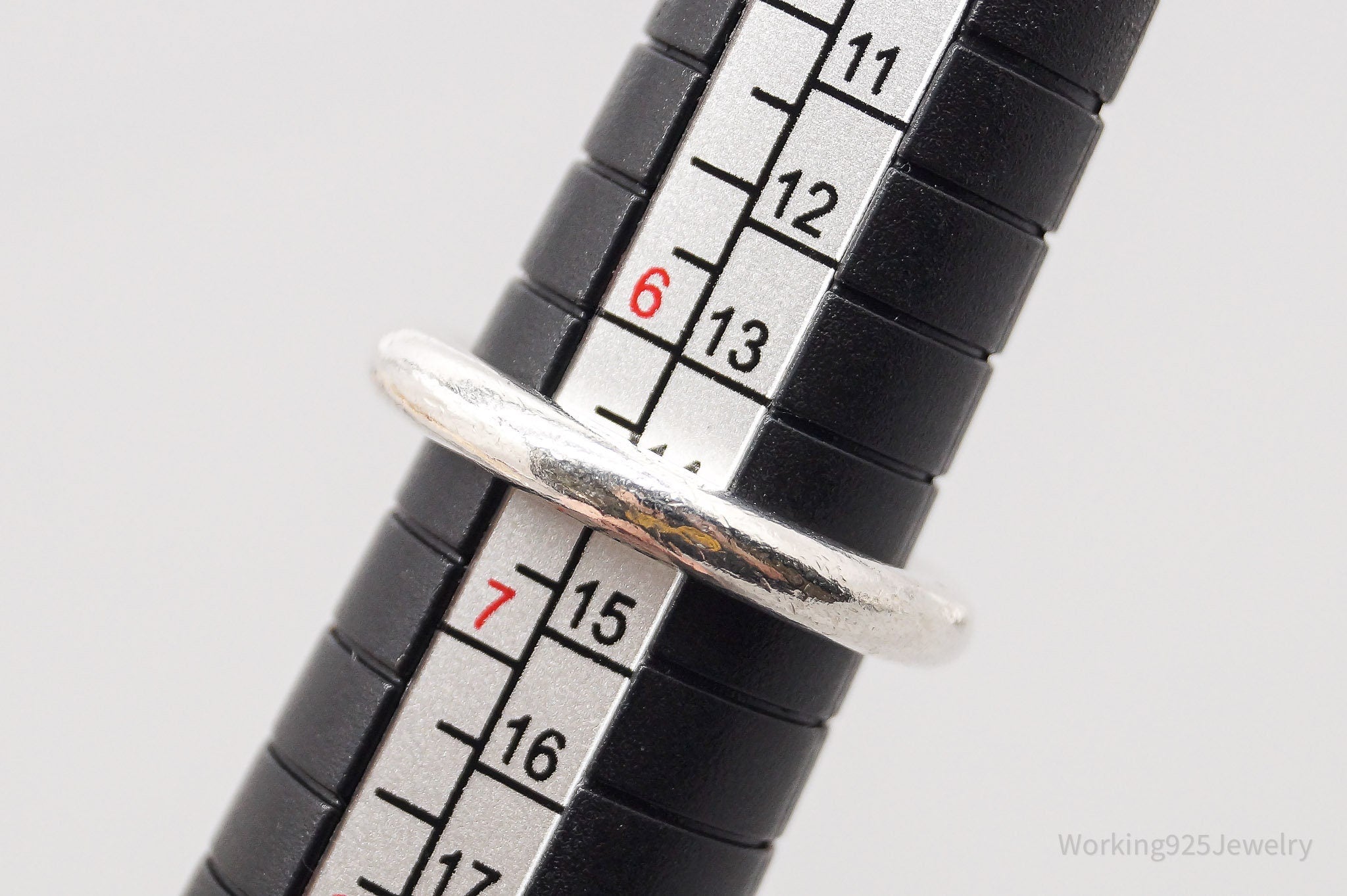 Vintage Cubic Zirconia Silver Rounded Band Ring - Size 6.5