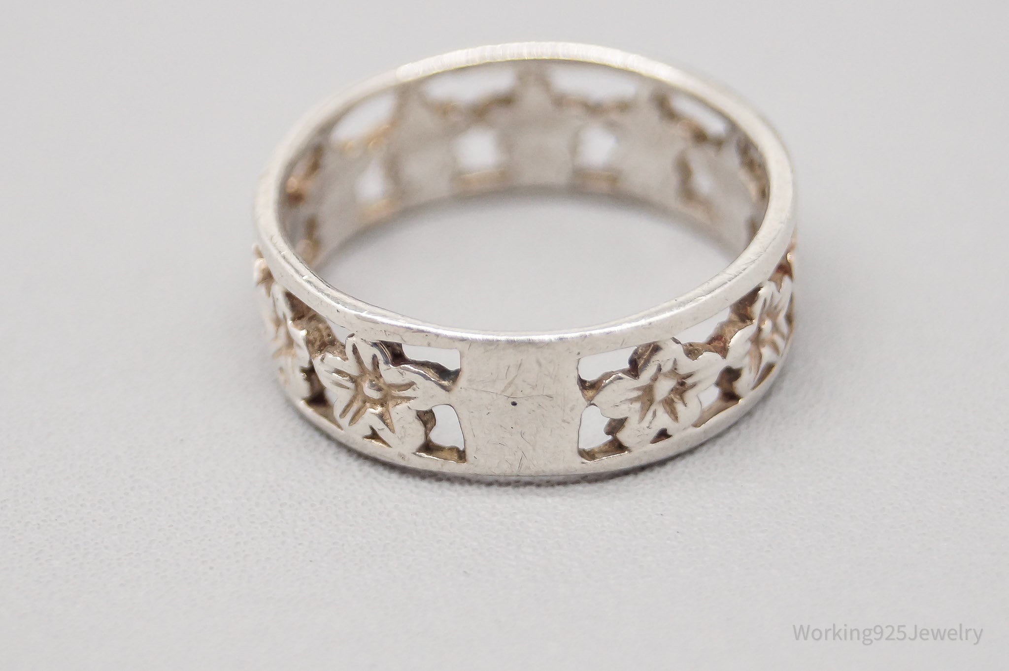 Vintage Flowers Design Cut Out Sterling Silver Band Ring - Size 5.75