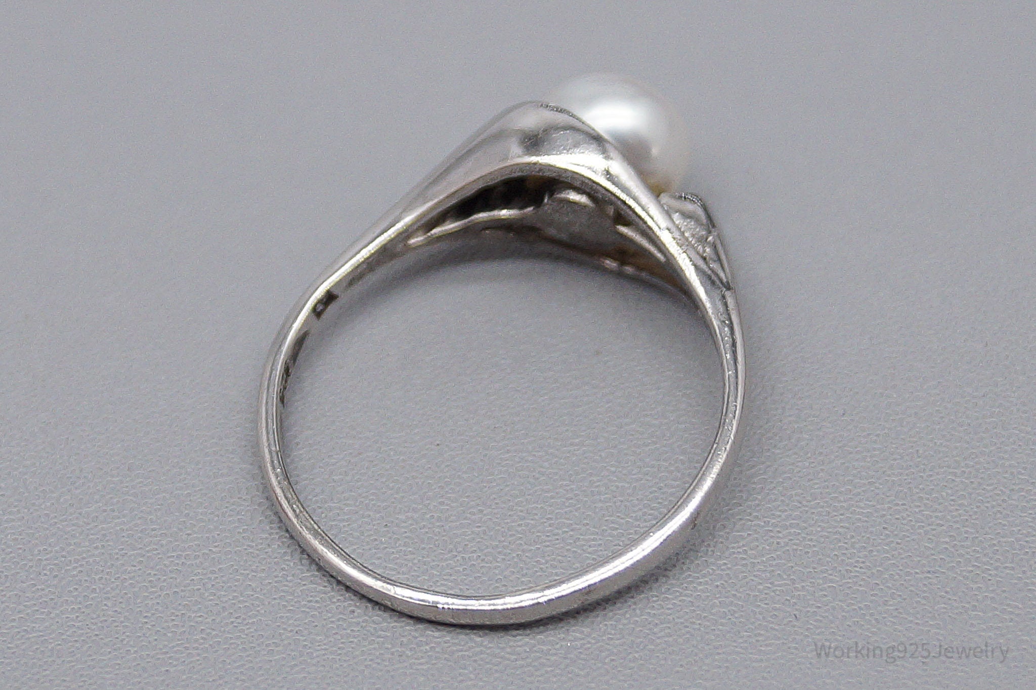 Vintage White Pearl Sterling Silver Ring - Size 5.75