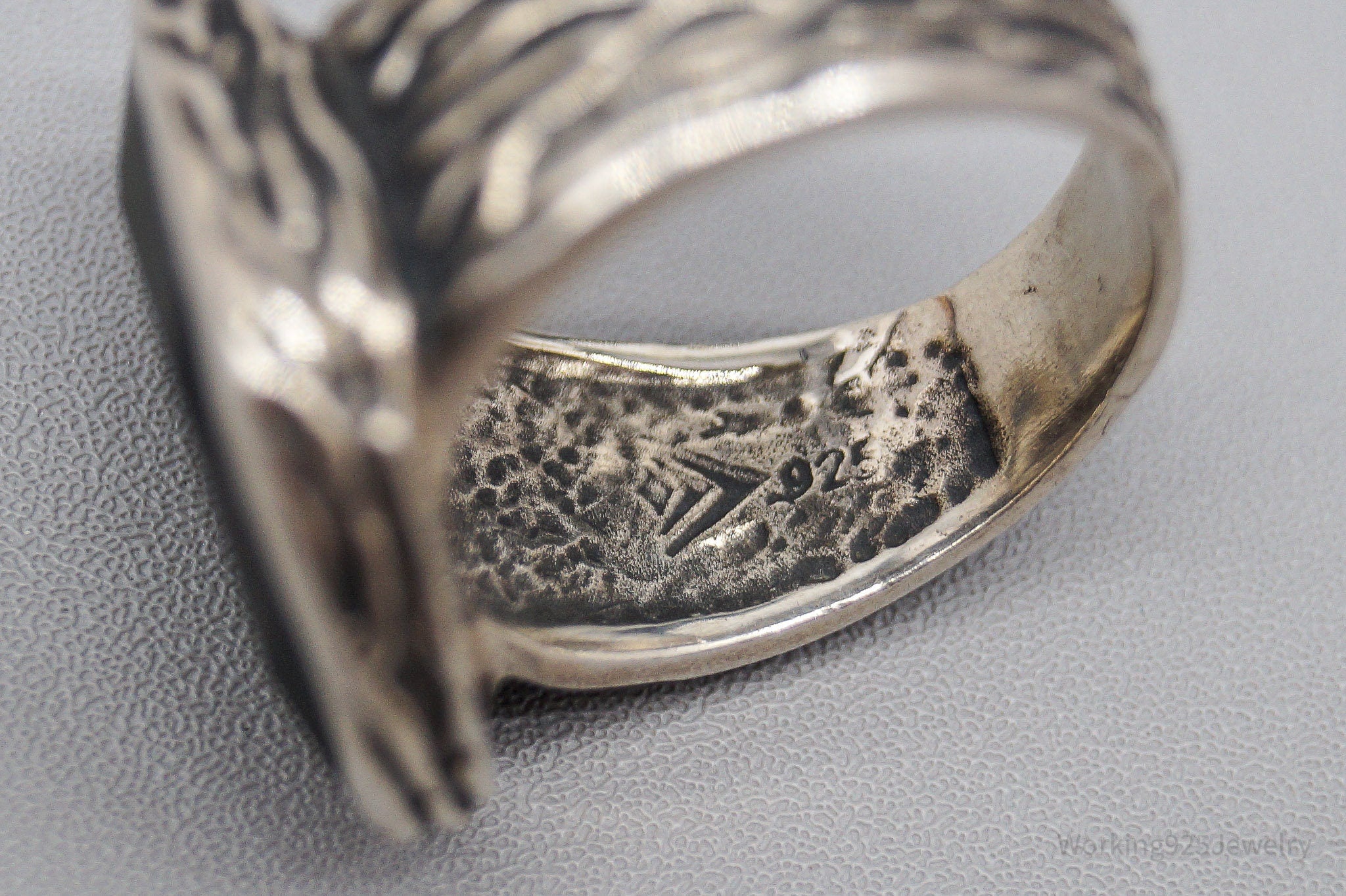 Retired Silpada Green Glass Sterling Silver Ring - Size 8.25