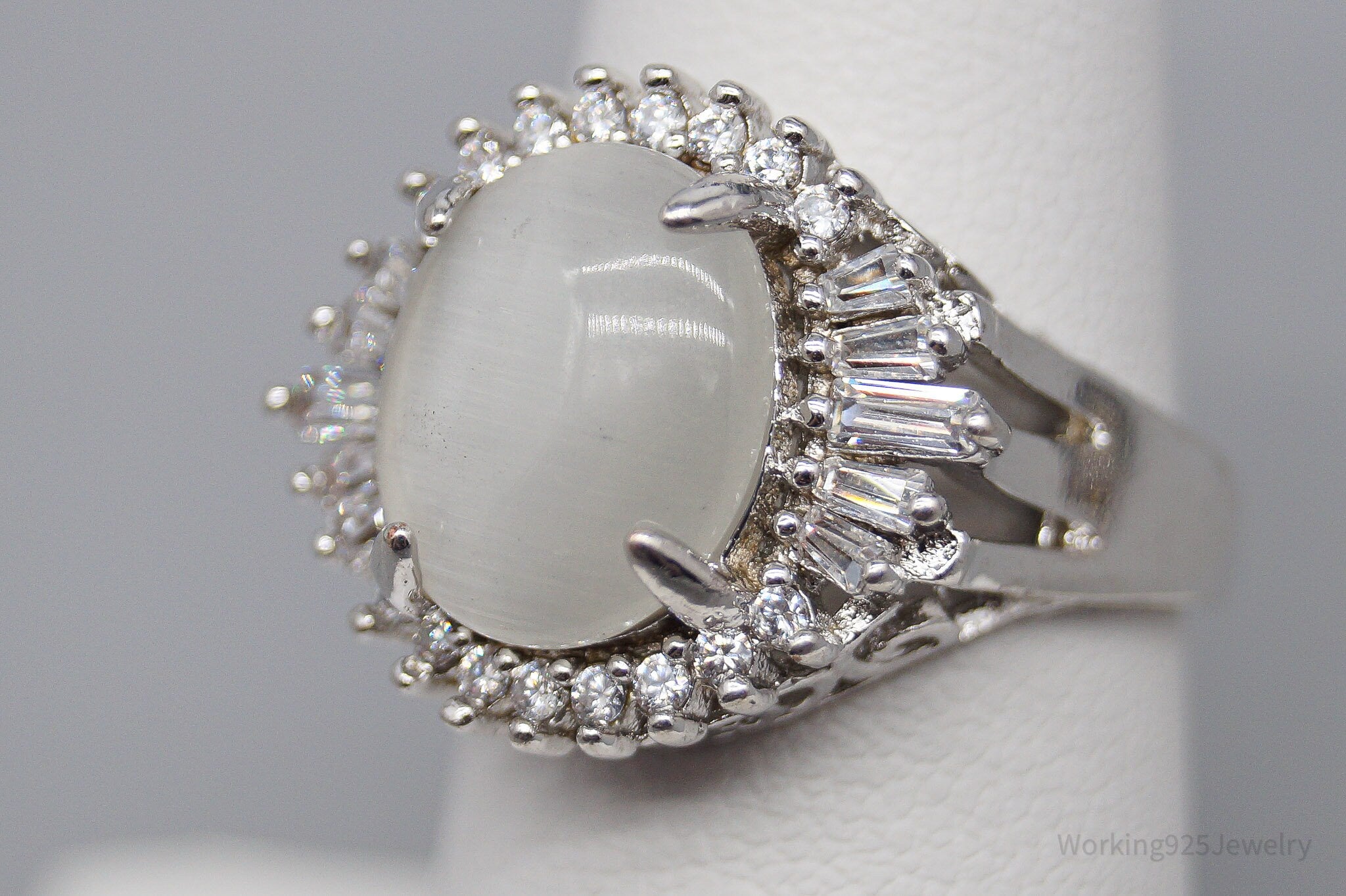 Vintage Cats Eye & Cubic Zirconia Sterling Silver Ring Size 7