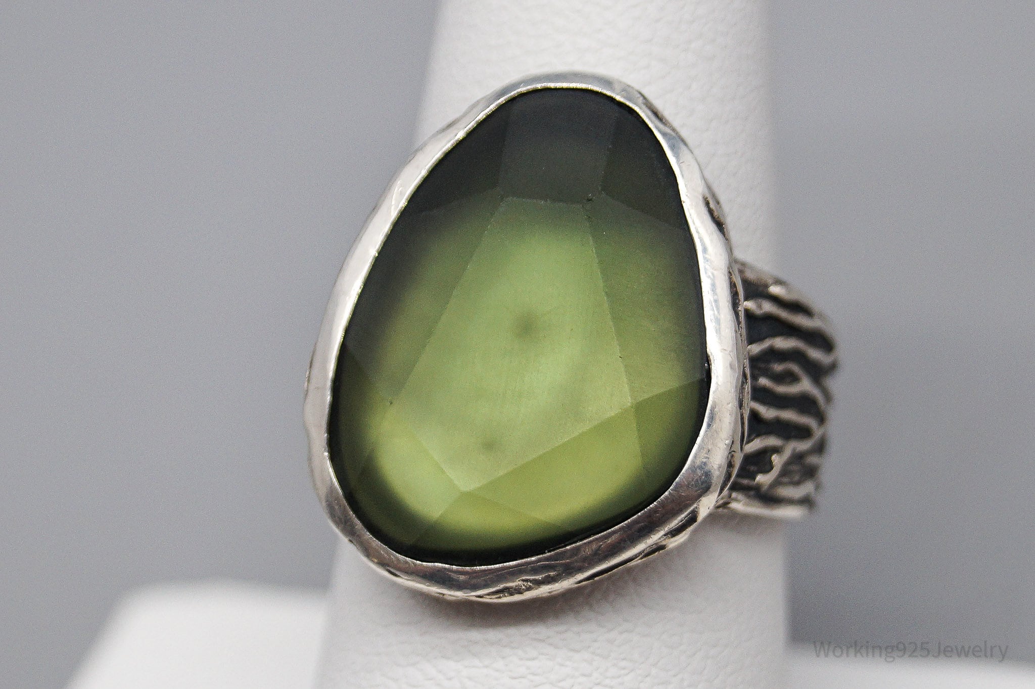 Retired Silpada Green Glass Sterling Silver Ring - Size 8.25