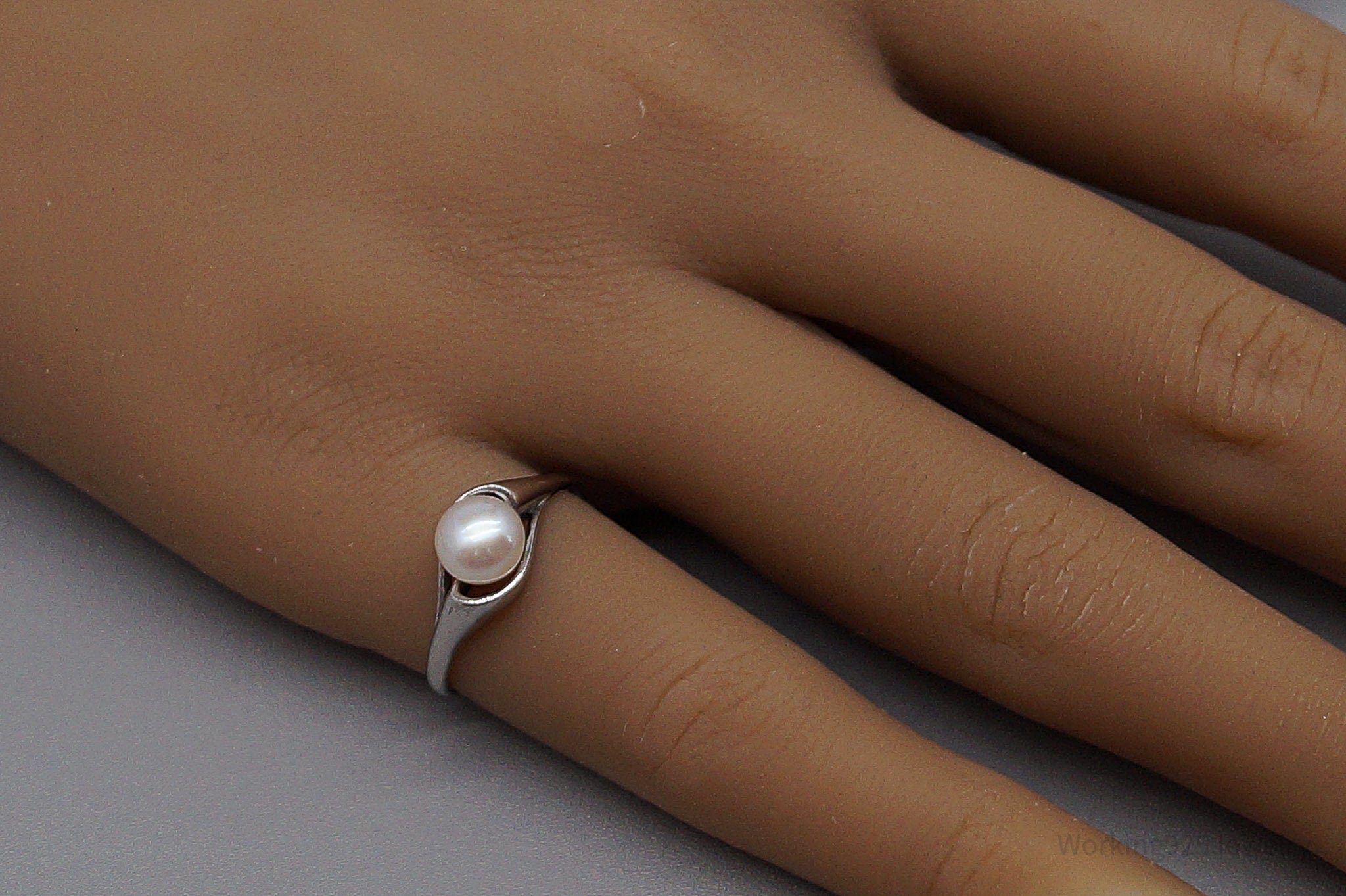 Vintage White Pearl Sterling Silver Ring - Size 5.75