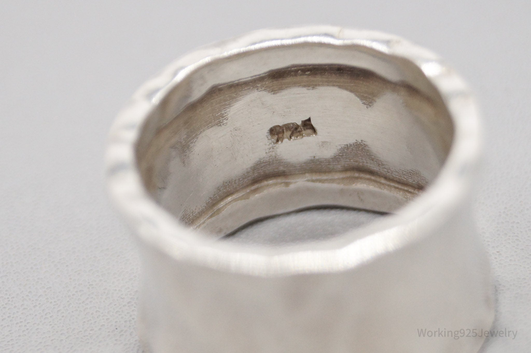 Vintage Hammered Style Sterling Silver Band Ring - Size 7.5