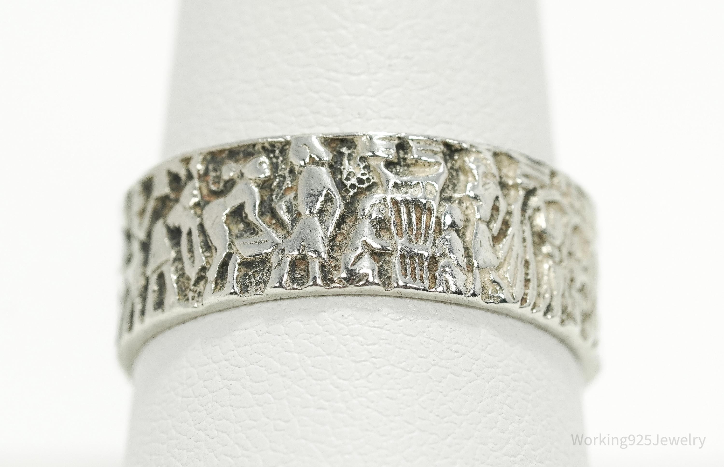 Vintage Storyteller Scene Sterling Silver Band Ring - Size 9.5