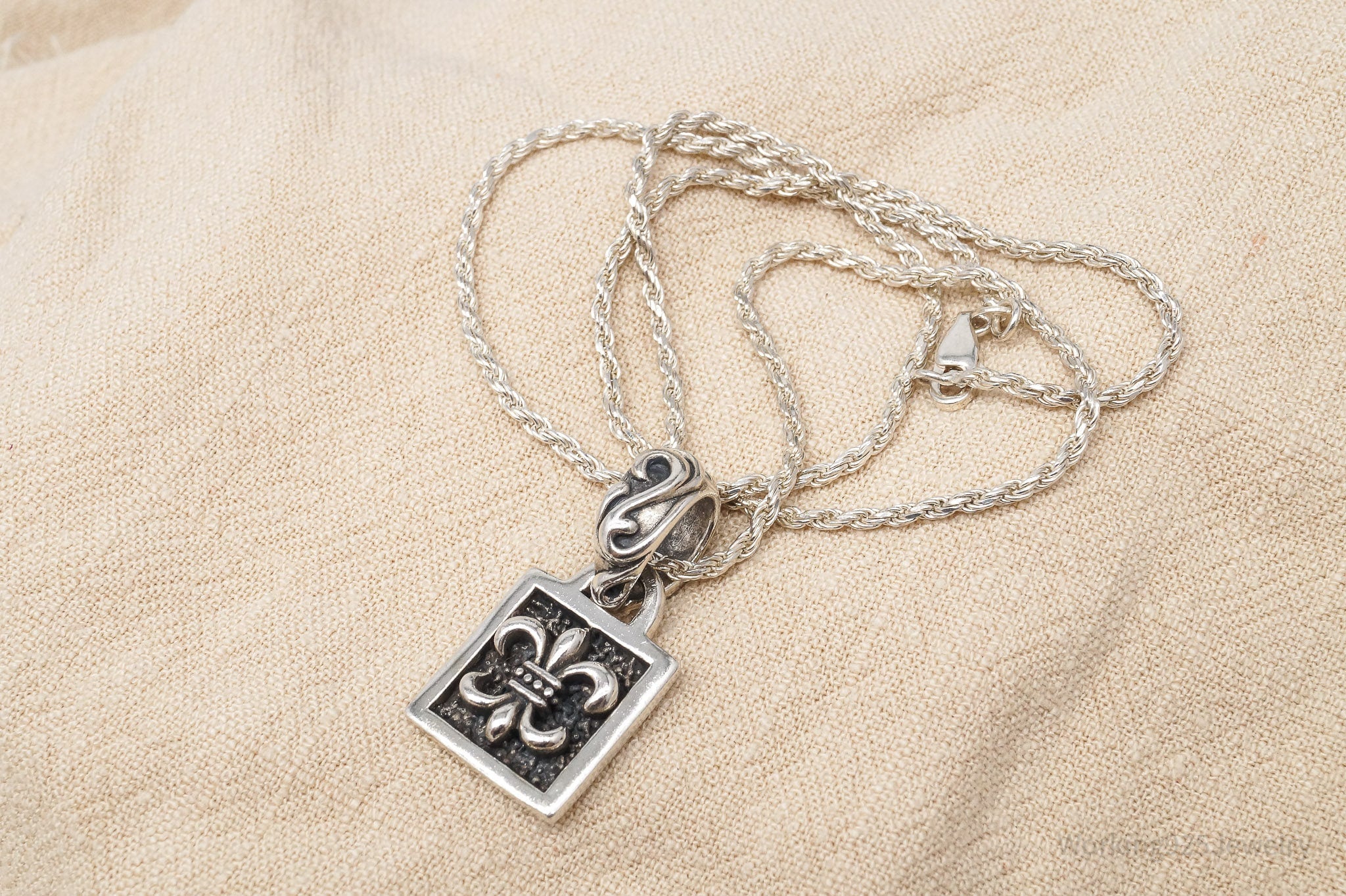 Vintage Designer Silpada Fleur De Lis Sterling Silver Necklace 18"