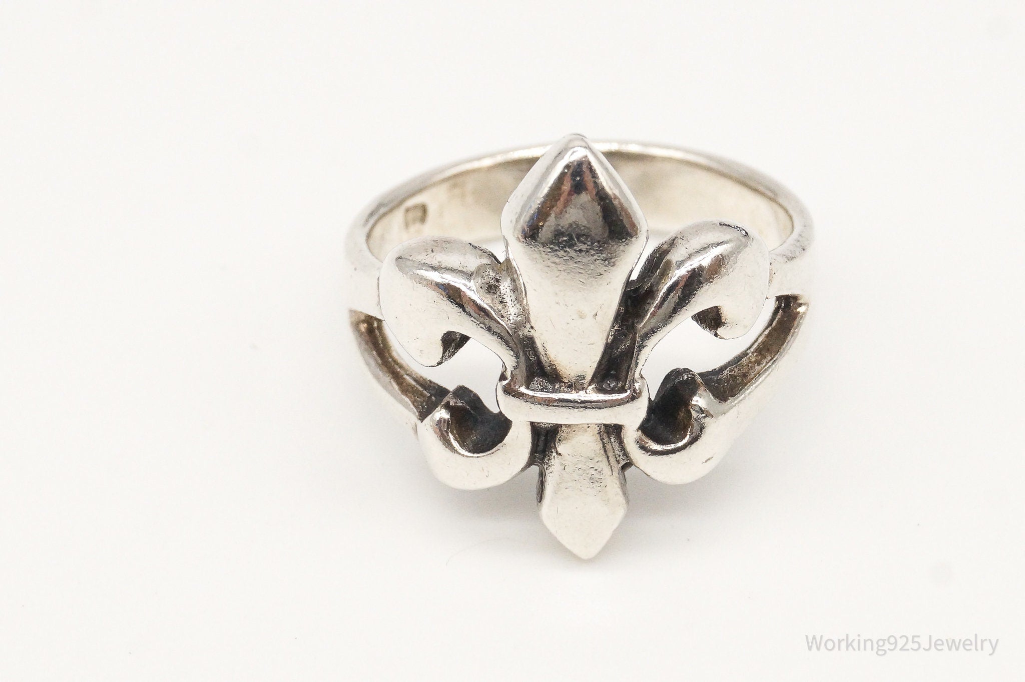 Vintage Royal Fleur De Lis Sterling Silver Ring - Size 6.5