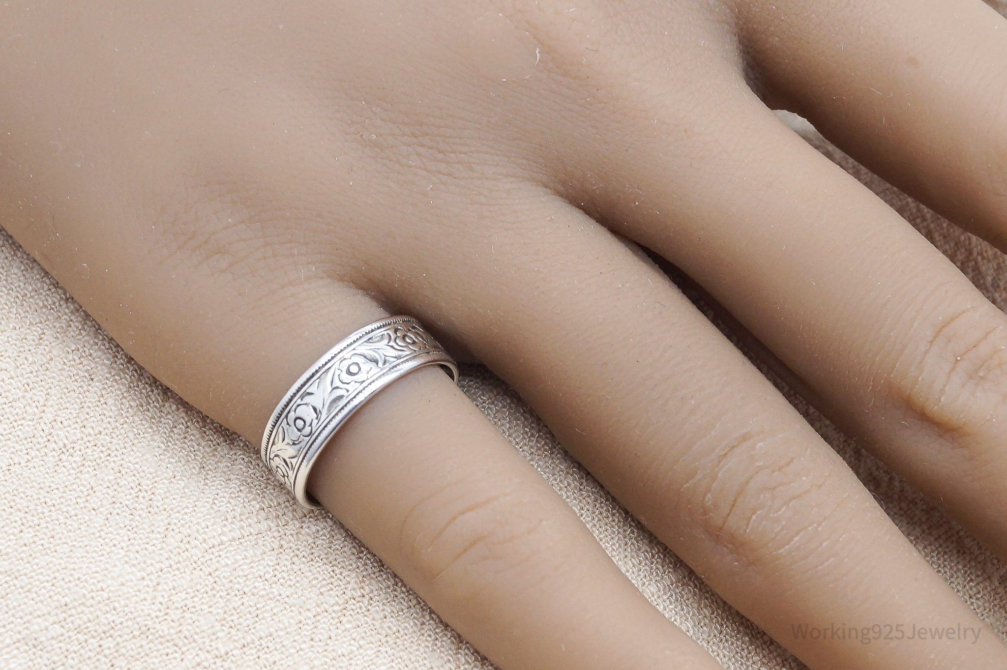 Antique Uncas Mfg. Co. Flowers Pattern Sterling Silver Band Ring - Size 6.75