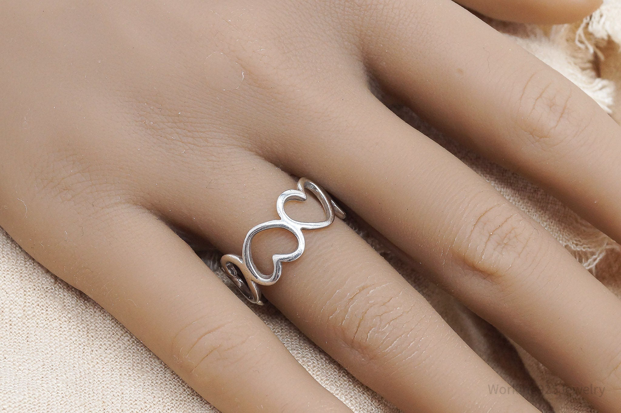 Vintage Hearts Pattern Sterling Silver Band Ring - Size 7.5