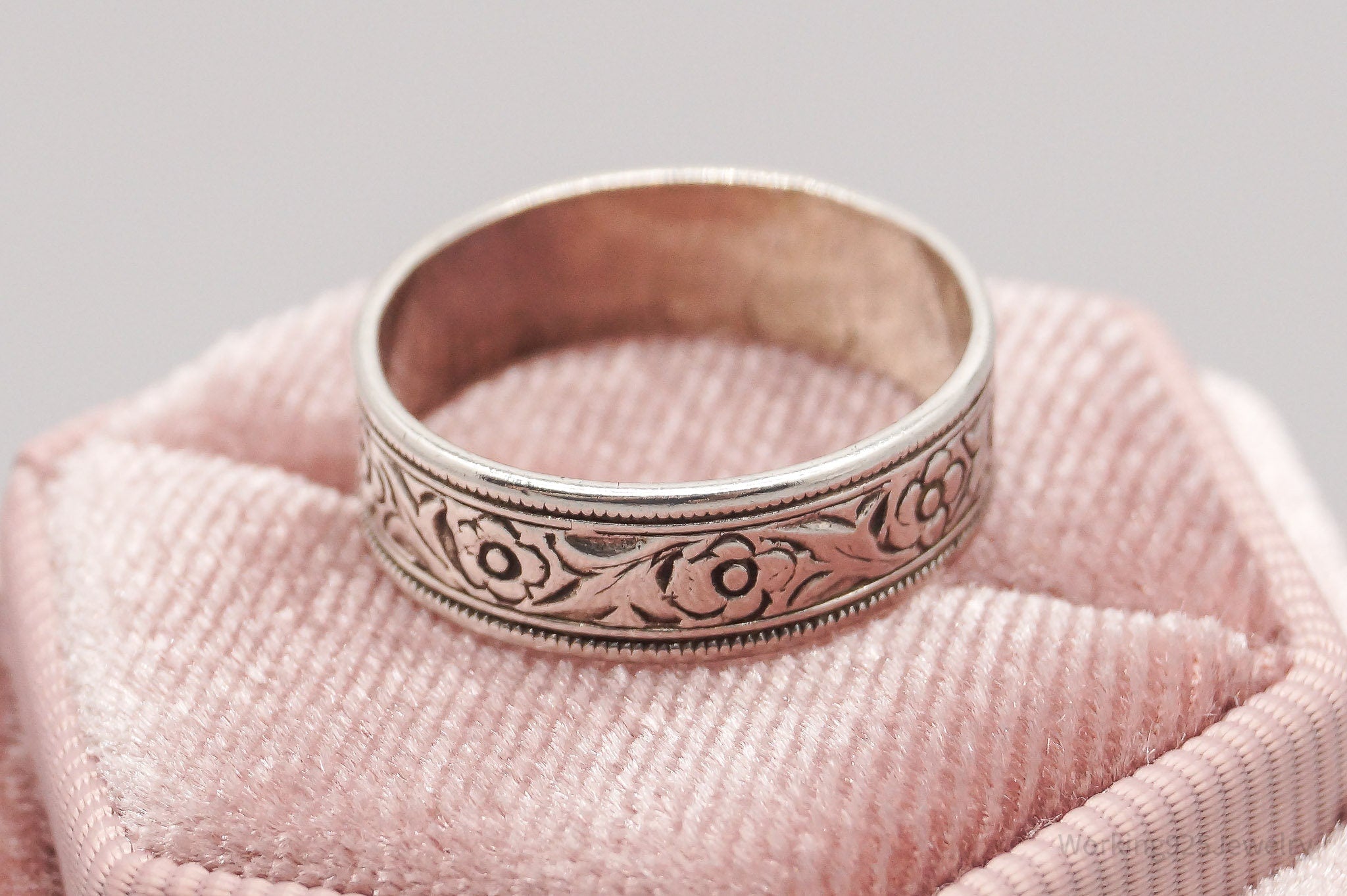 Antique Uncas Mfg. Co. Flowers Pattern Sterling Silver Band Ring - Size 6.75