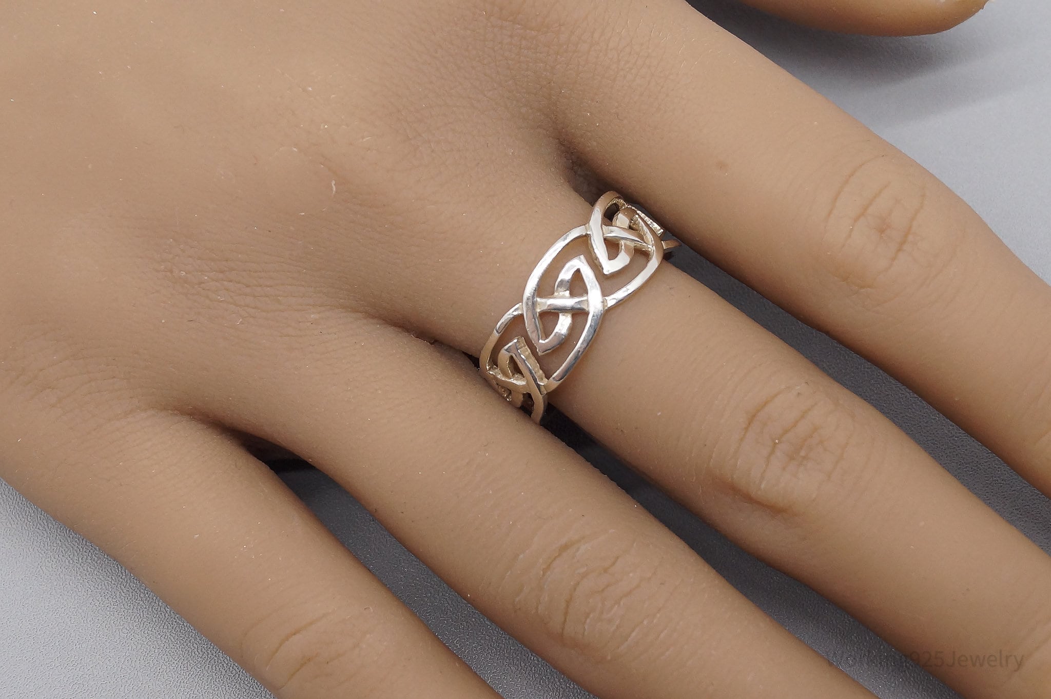 Vintage Celtic Knot Design Sterling Silver Band Ring - Size 8.75