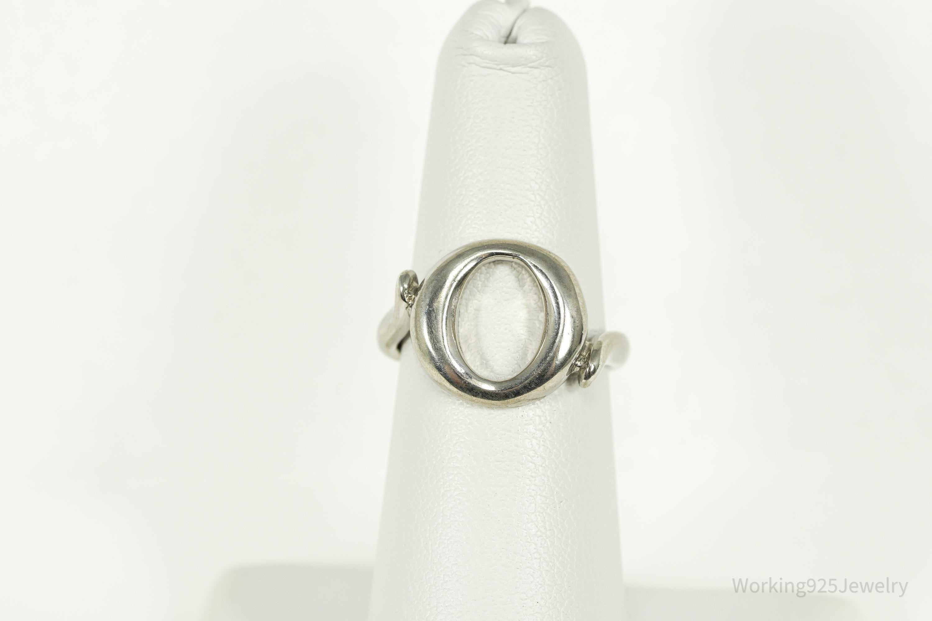 Vintage Elegant Oval Sterling Silver Ring - Size 6