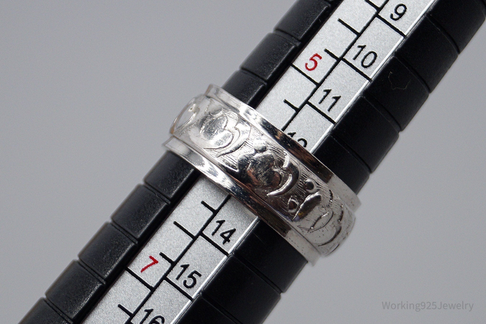 1940s Vintage Schlang Co Hearts Patter Sterling Silver Band Ring - Size 6