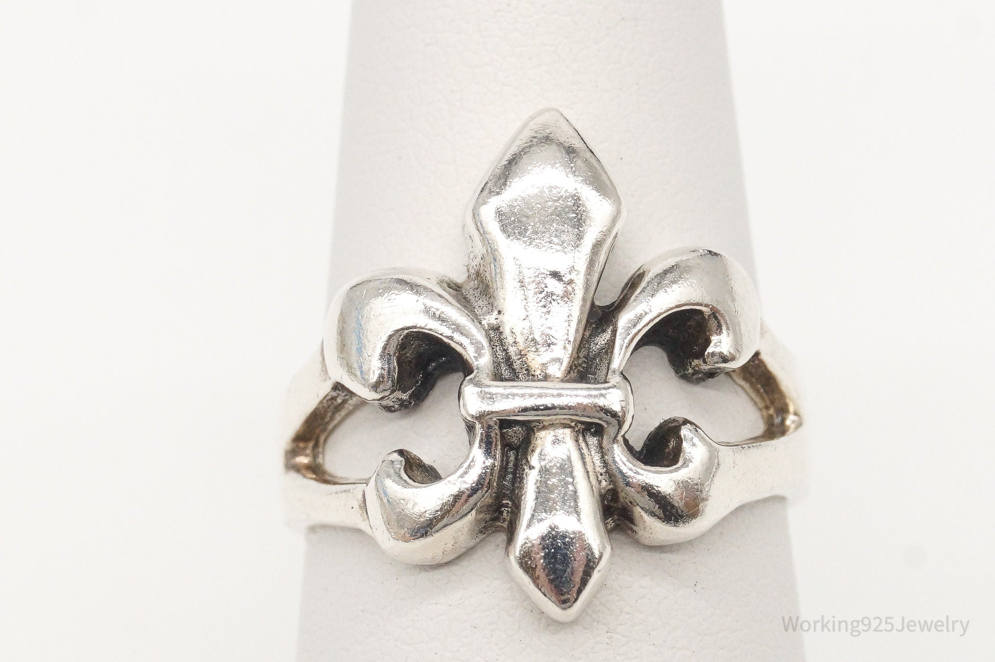 Vintage Royal Fleur De Lis Sterling Silver Ring - Size 6.5