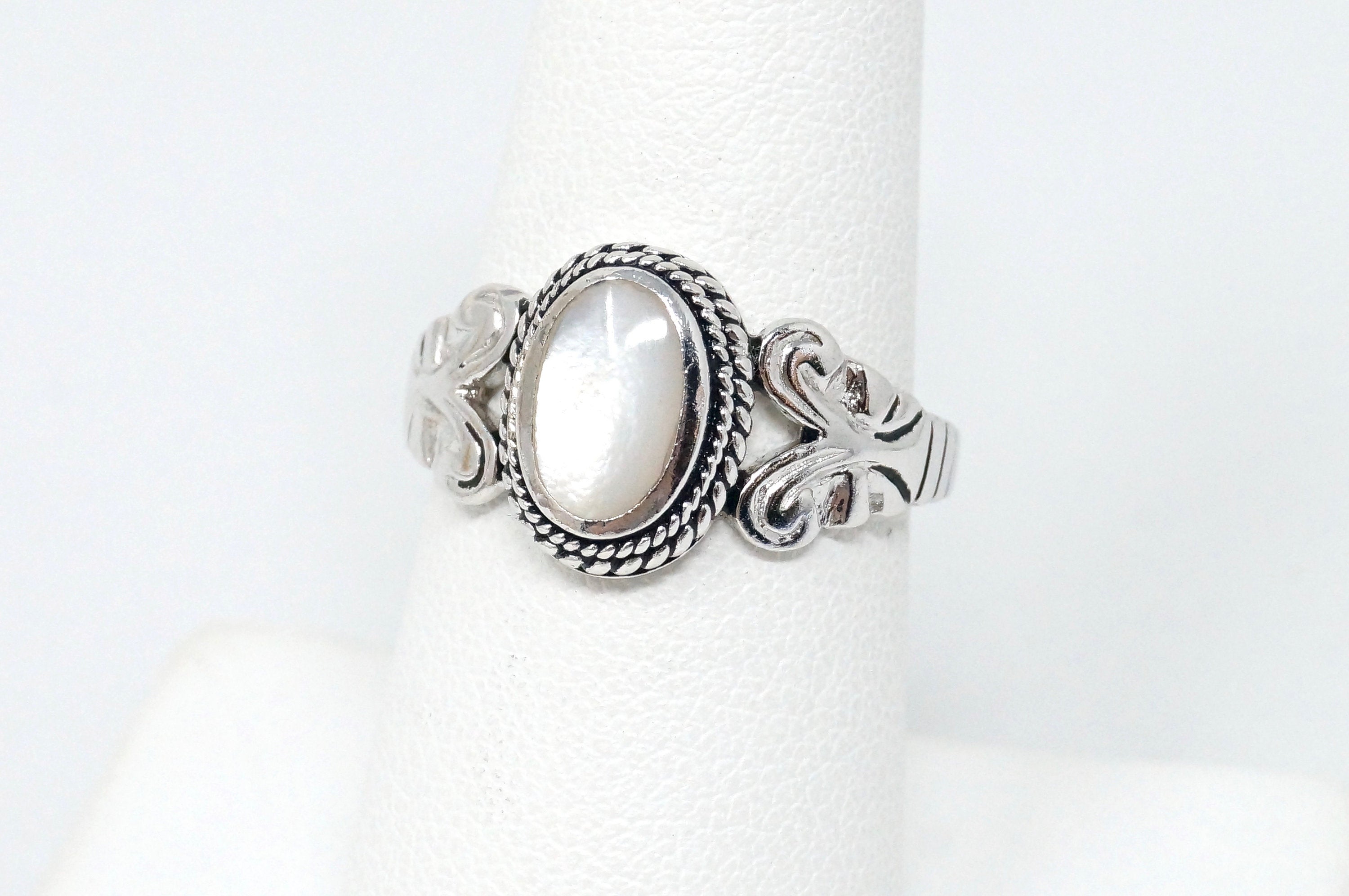 Lovely Vintage Beautiful Mother Of Pearl Scroll Sterling Silver Ring - Size 7.75