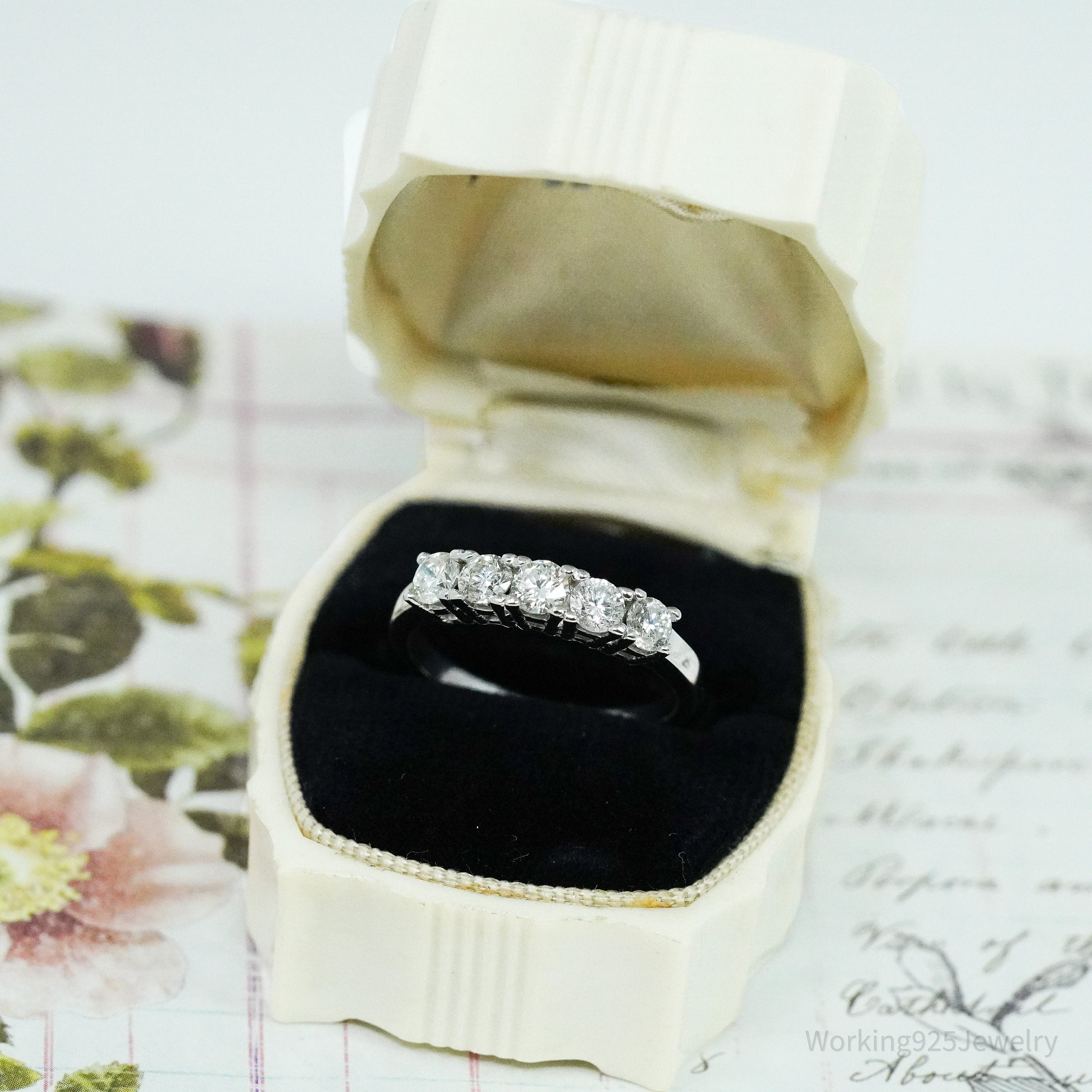 14K White Gold & Diamond Ring - Size 7