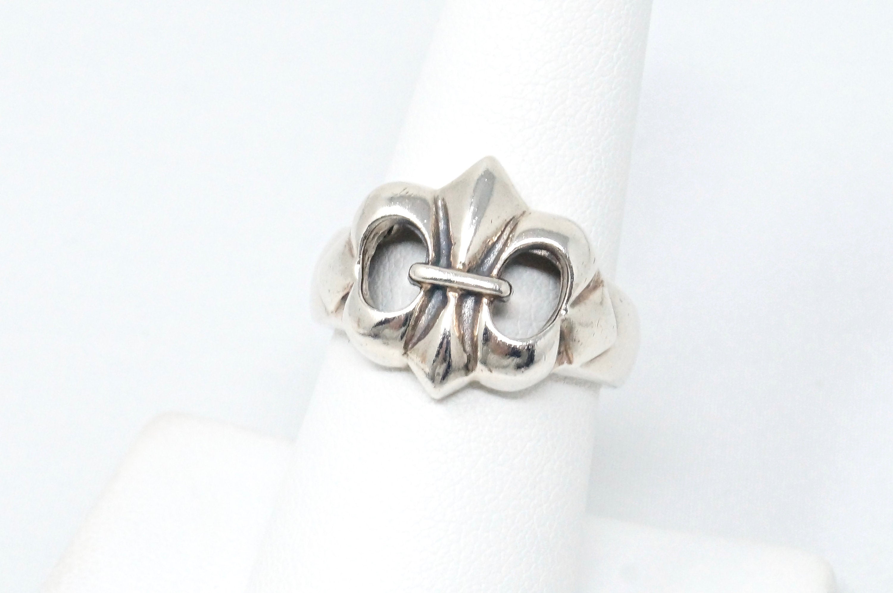 Lovely Vintage Royal Fleur De Lis Sterling Silver Ring - Size 7.75 -775531364