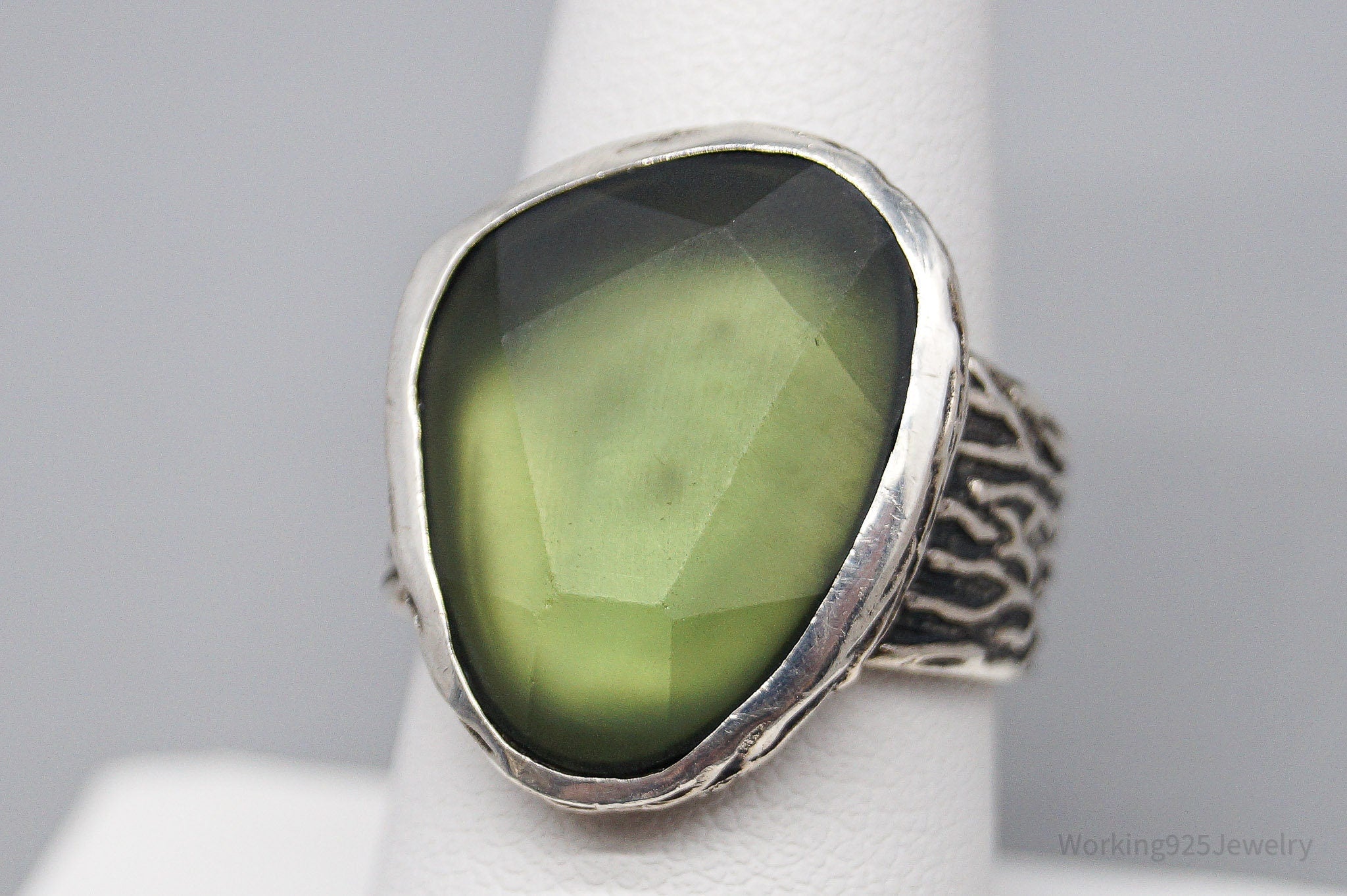 Retired Silpada Green Glass Sterling Silver Ring - Size 8.25