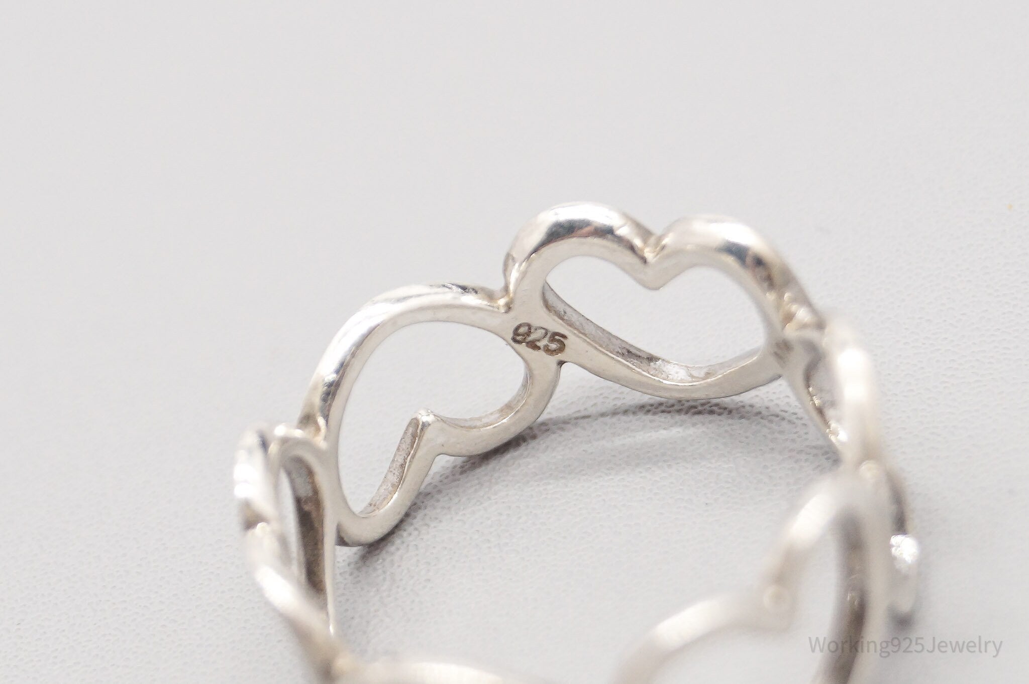 Vintage Hearts Pattern Sterling Silver Band Ring - Size 7.5