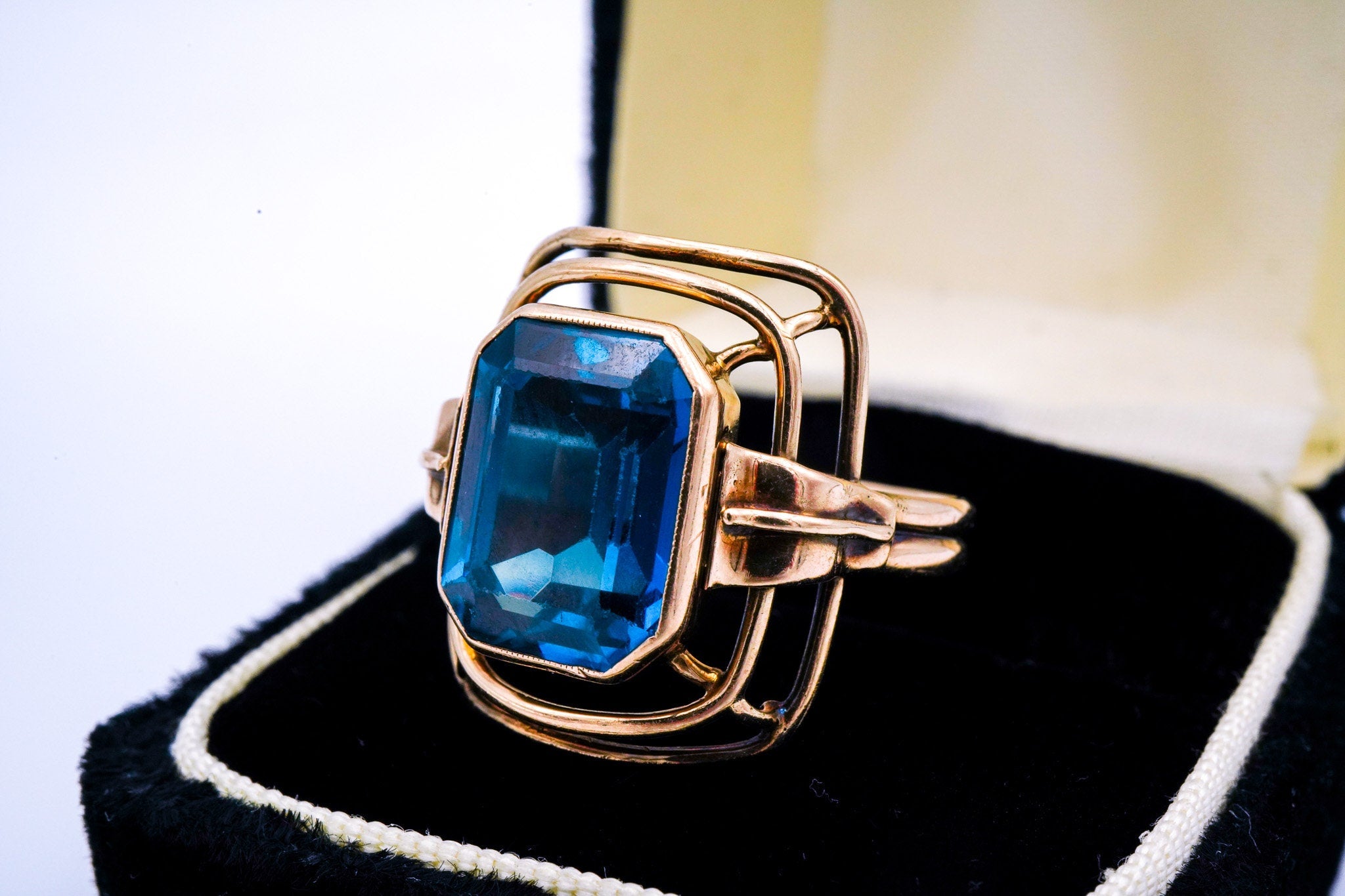 8K Yellow Gold & Spinel Ring - Size 9