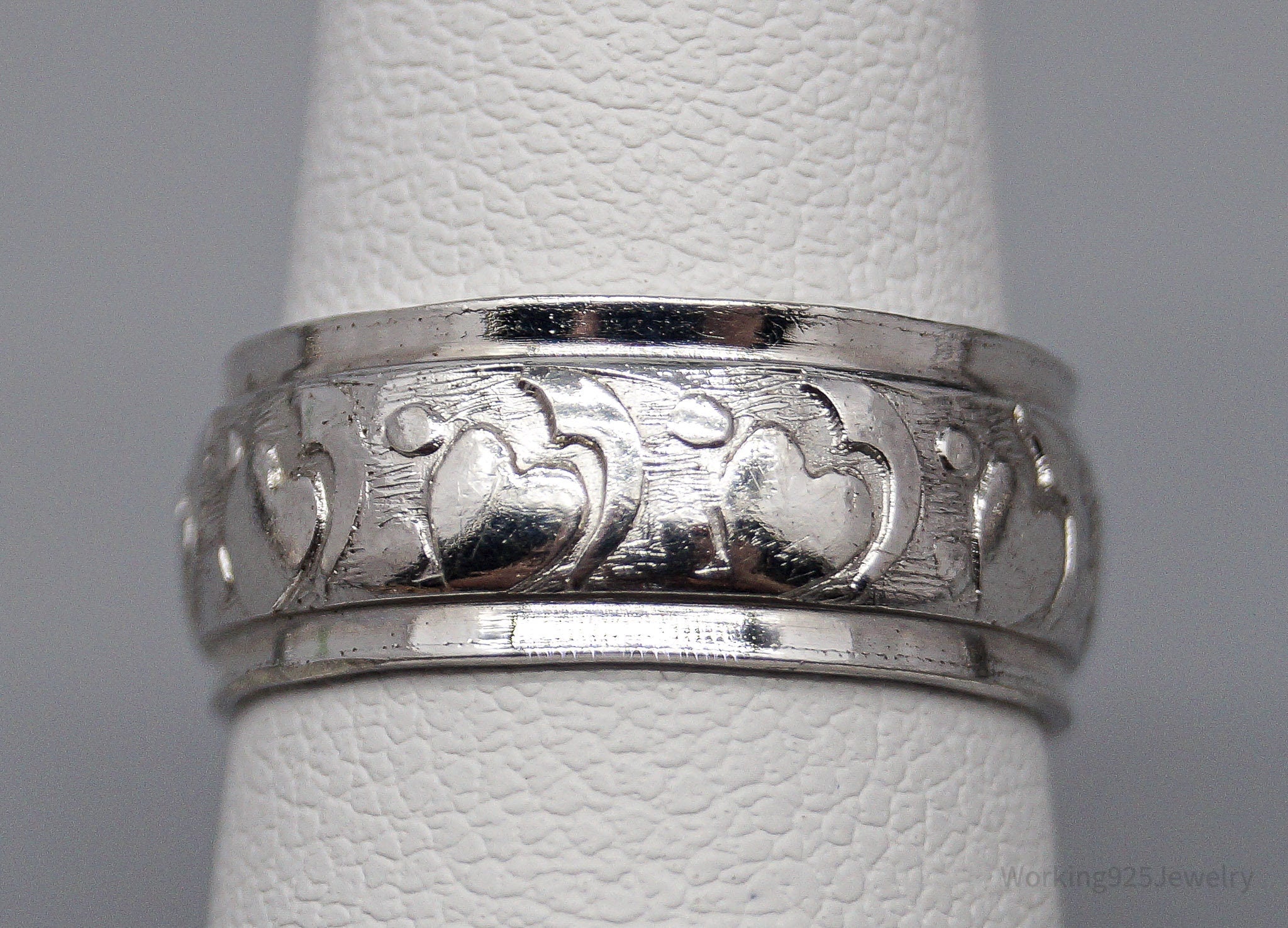 1940s Vintage Schlang Co Hearts Patter Sterling Silver Band Ring - Size 6