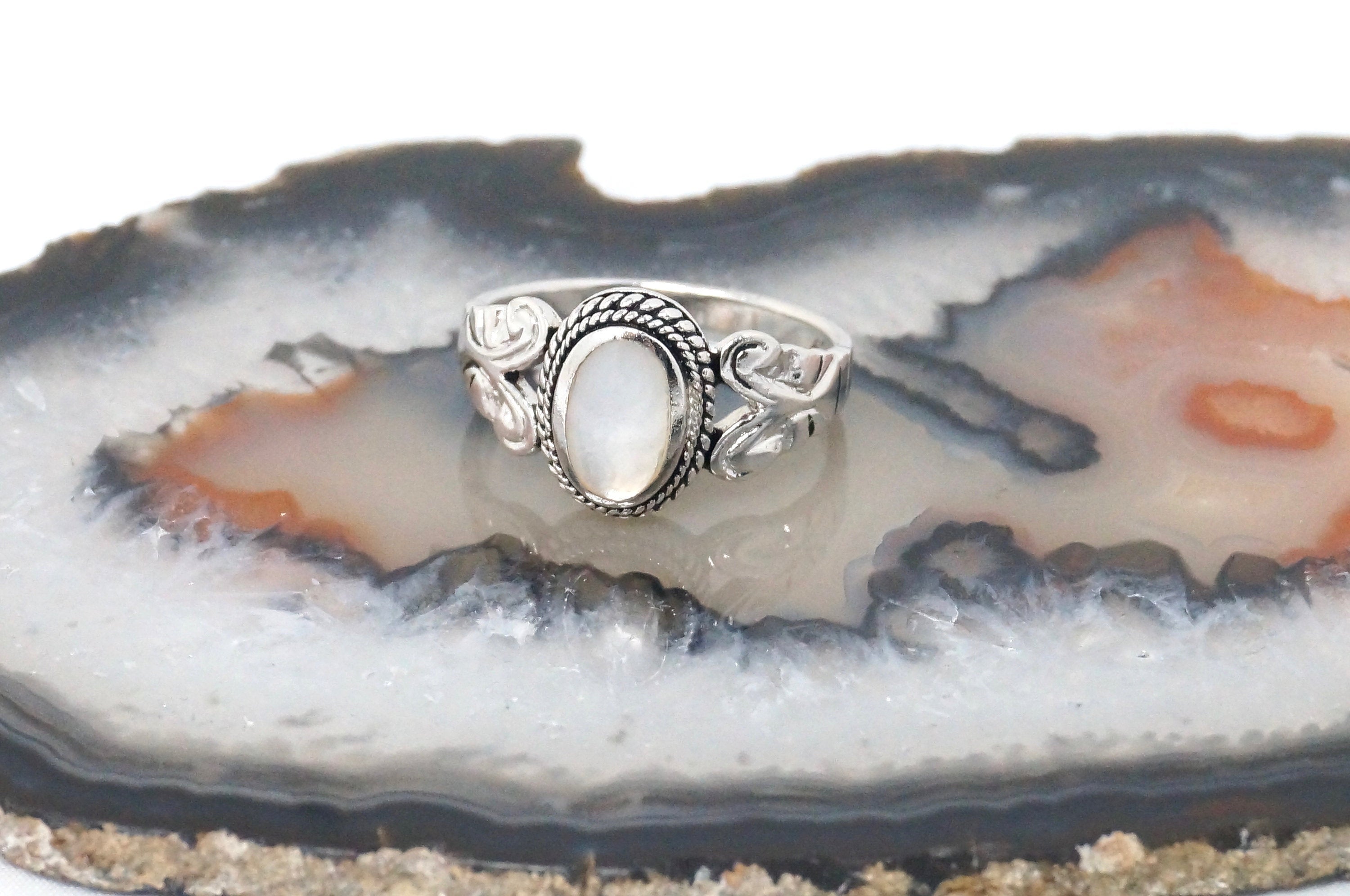 Lovely Vintage Beautiful Mother Of Pearl Scroll Sterling Silver Ring - Size 7.75