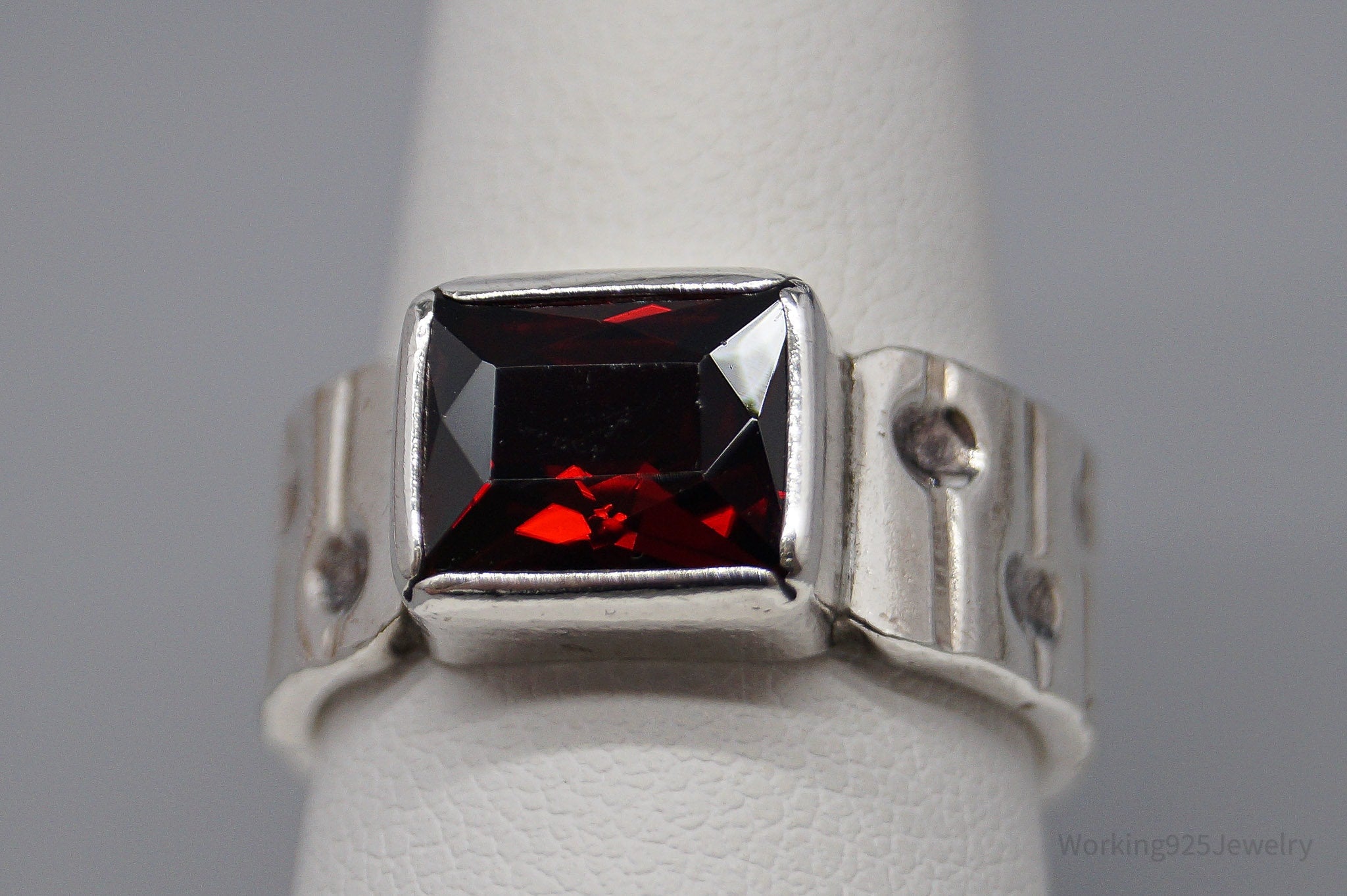 Vintage Garnet Modernist Style Sterling Silver Ring - Size 8.25