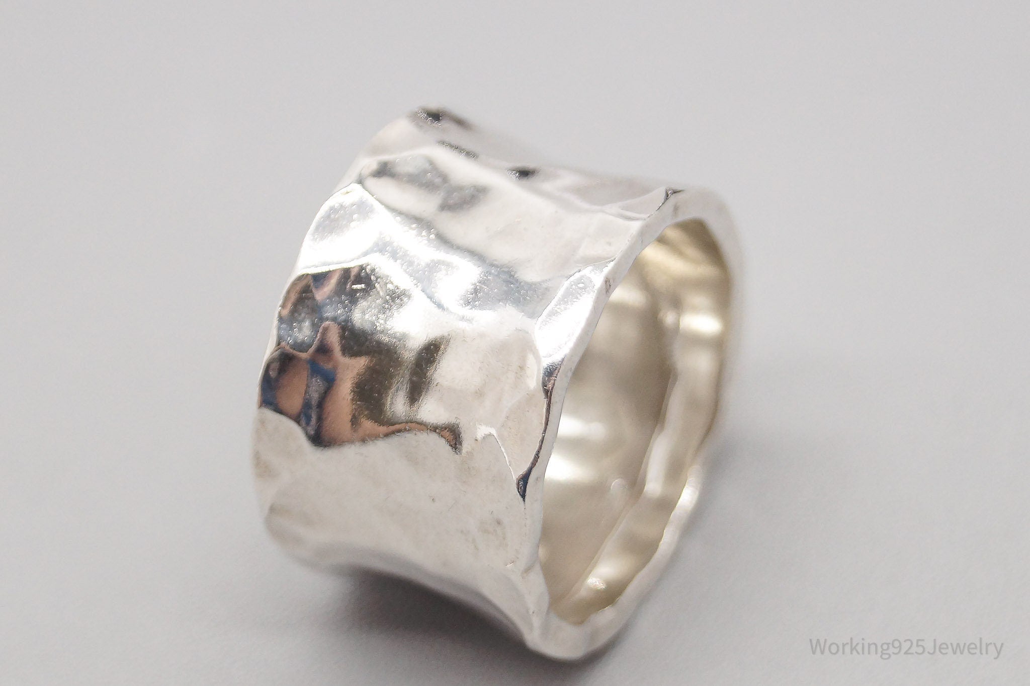 Vintage Hammered Style Sterling Silver Band Ring - Size 7.5