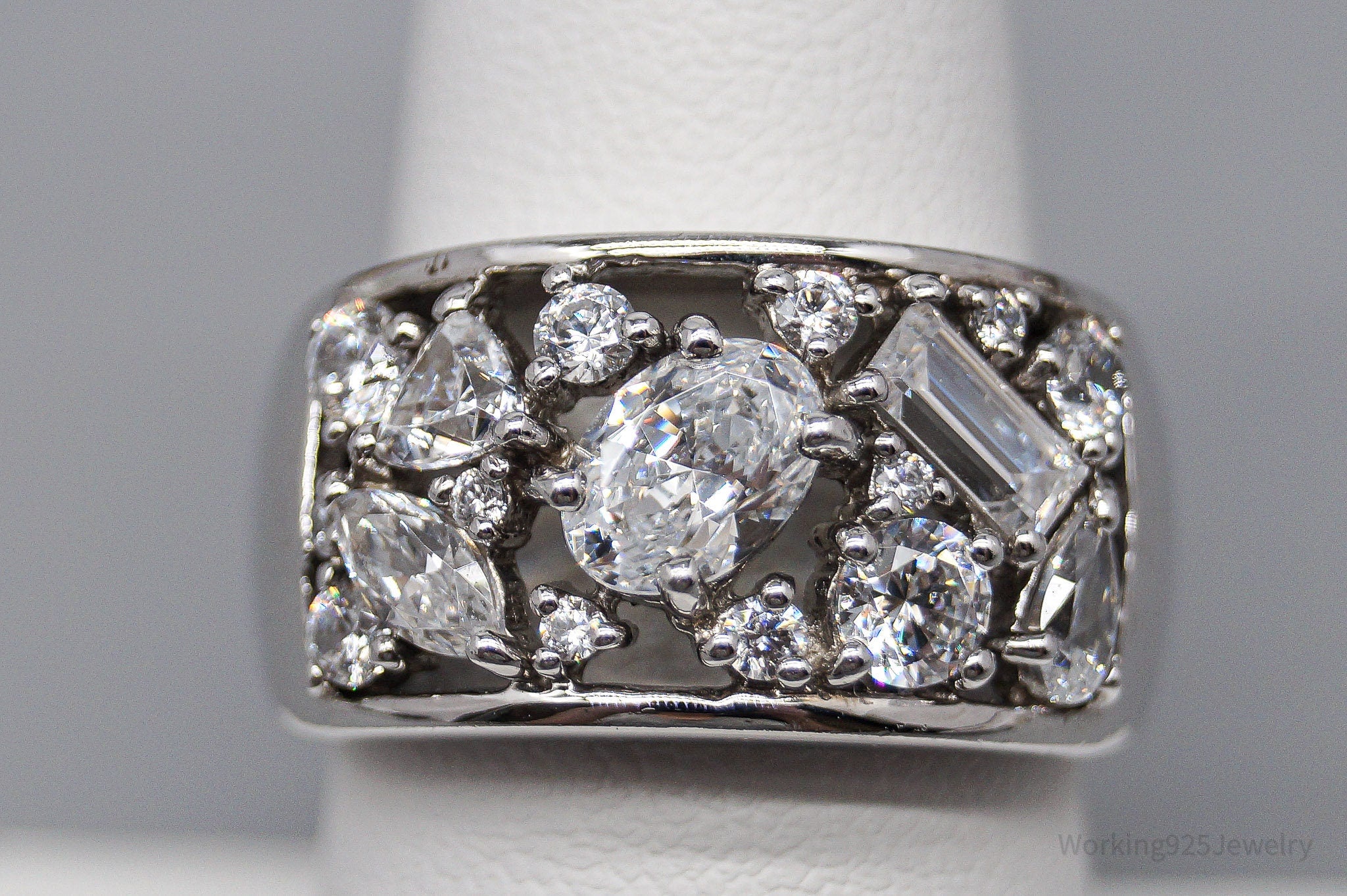 Vintage Cubic Zirconia Sterling Silver Band Ring - Size 7.75