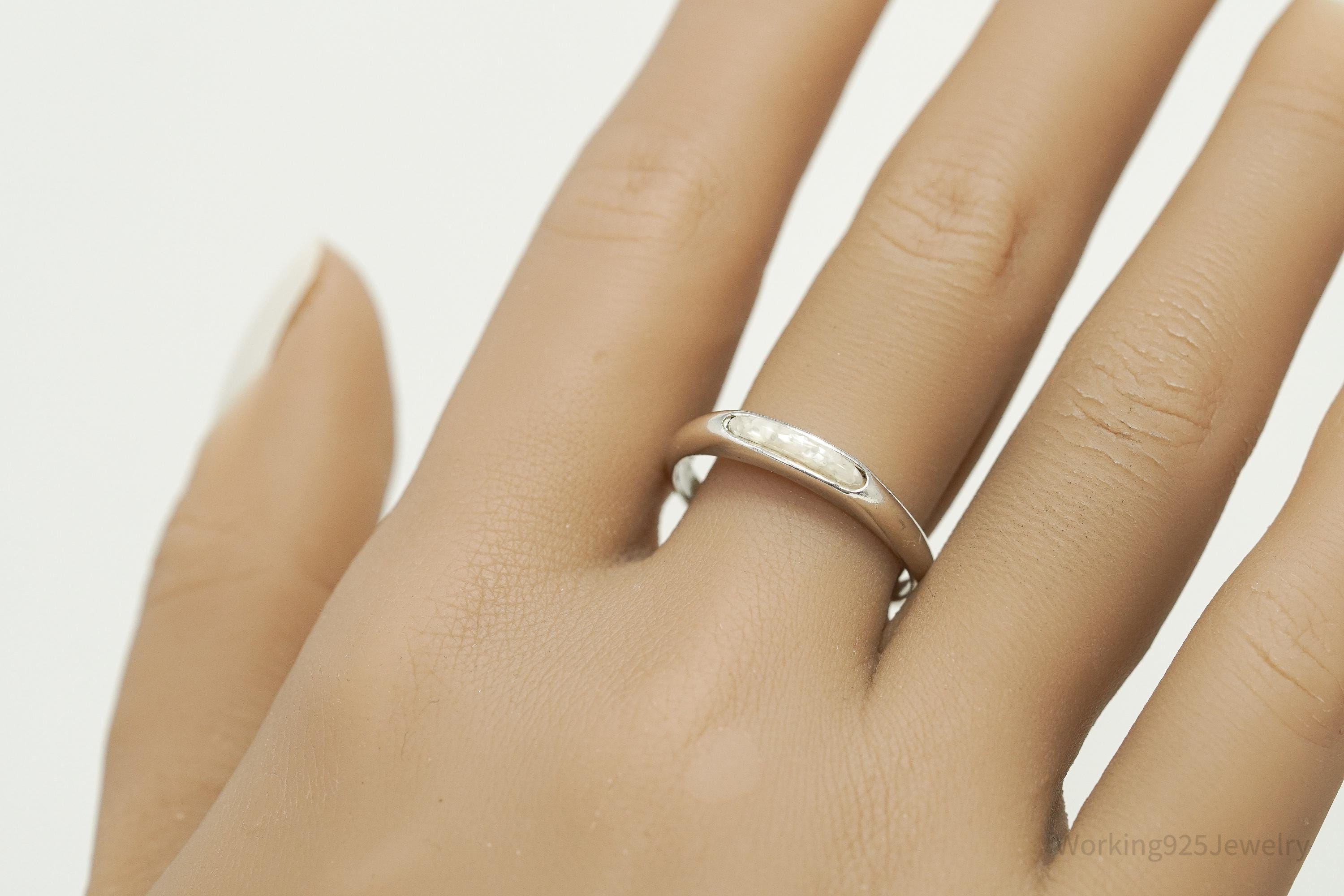 Vintage Native Carolyn Pollack Crushed Mother Of Pearl Inlay Sterling Silver Ring - Size 10