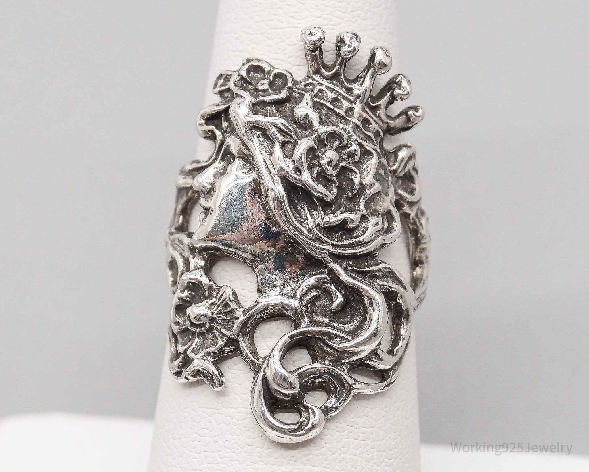 Vintage Art Nouveau Style Queen Sterling Silver Ring - Size 7