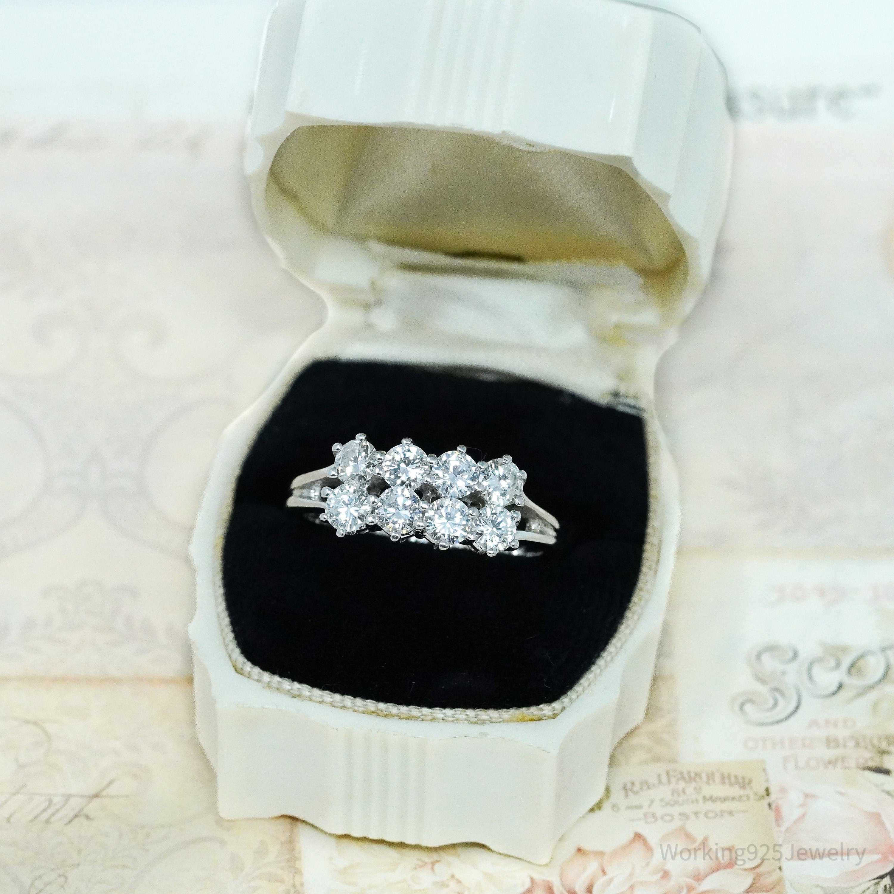 14K White Gold & Diamond Ring - Size 8.5