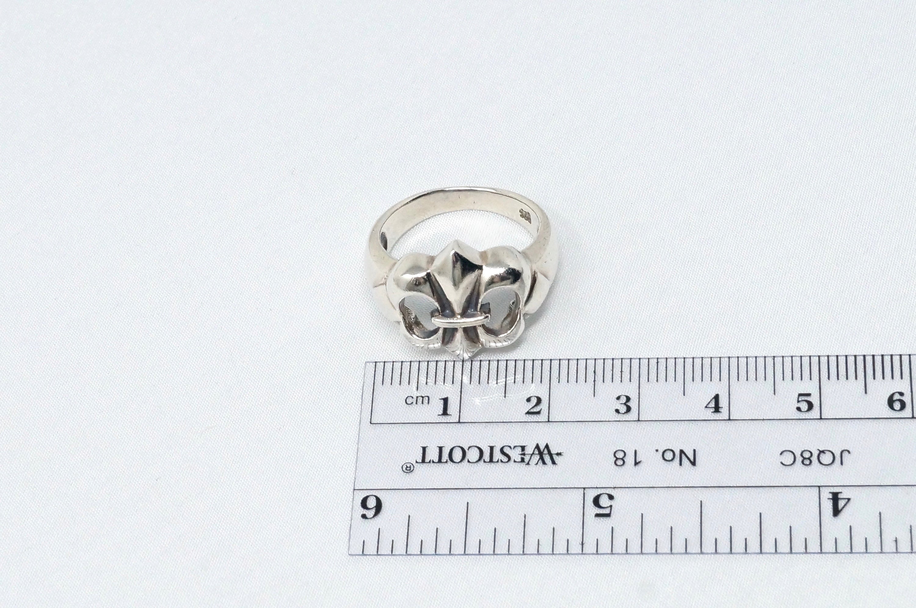 Lovely Vintage Royal Fleur De Lis Sterling Silver Ring - Size 7.75 -775531364